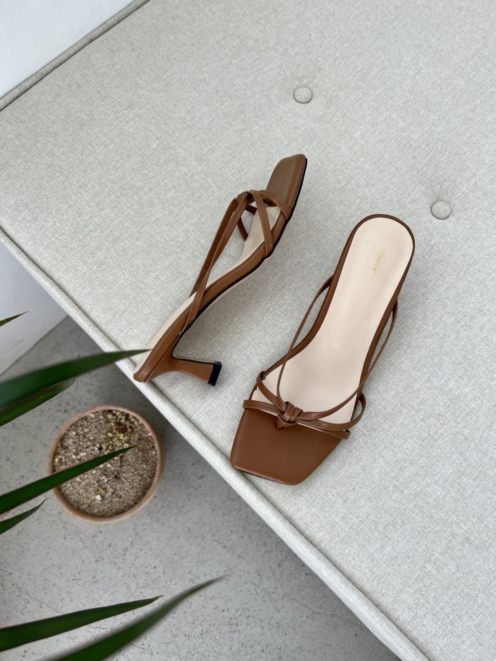 Straps Kitten Heels (4 colors)