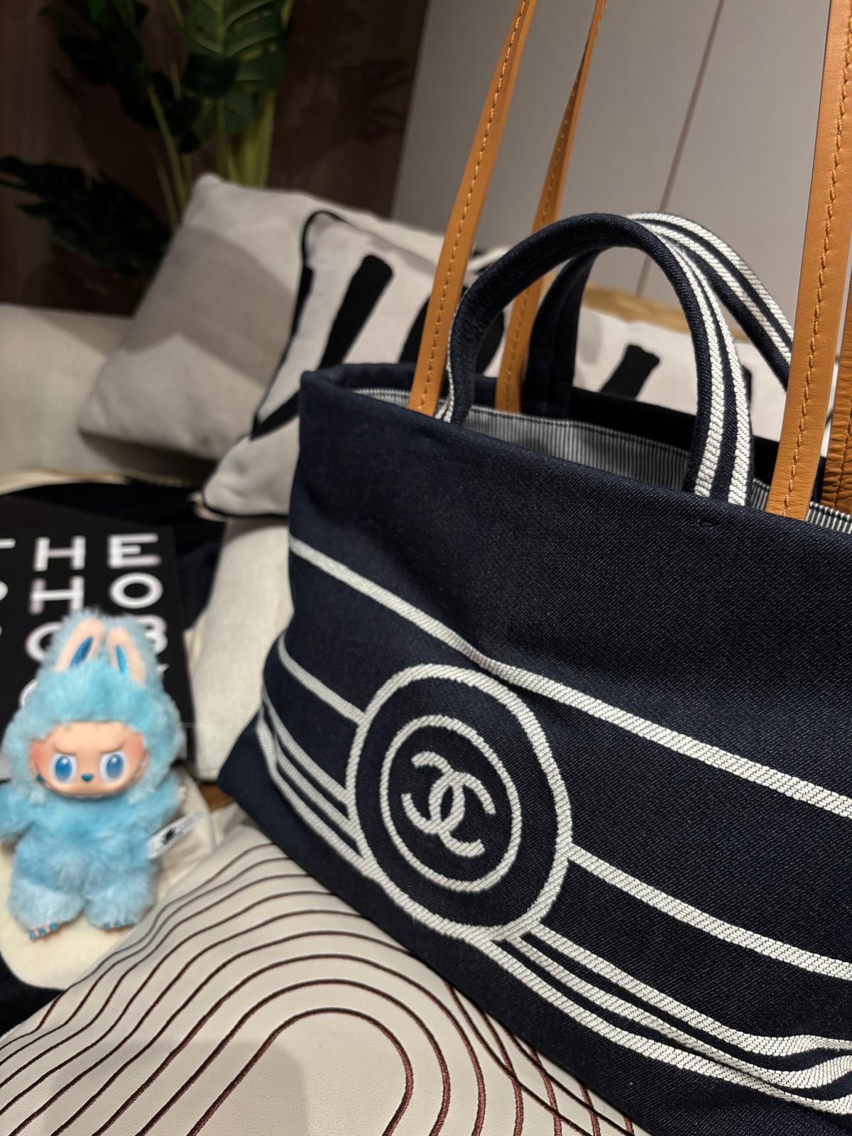 Chanel Denim 2Way Bag 100%Authentic, 98%New ✅Dust bag✅19Card