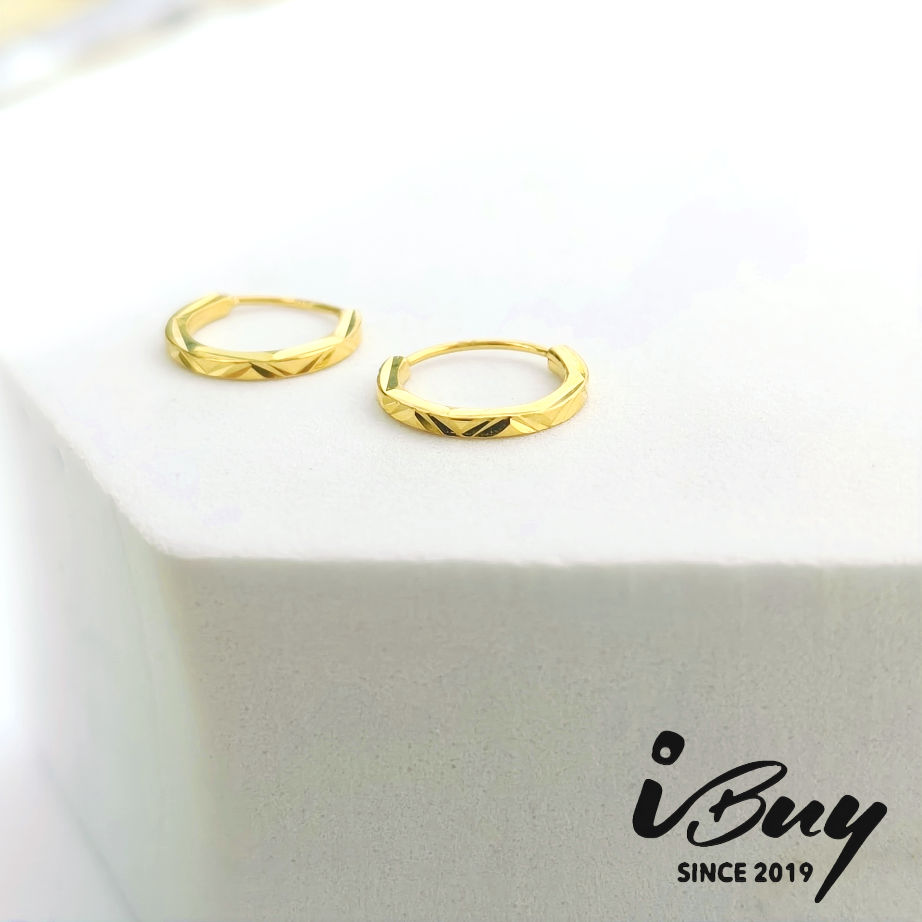 999 GOLD V-CUT HOOP EARRING 999 金 V切面耳圈