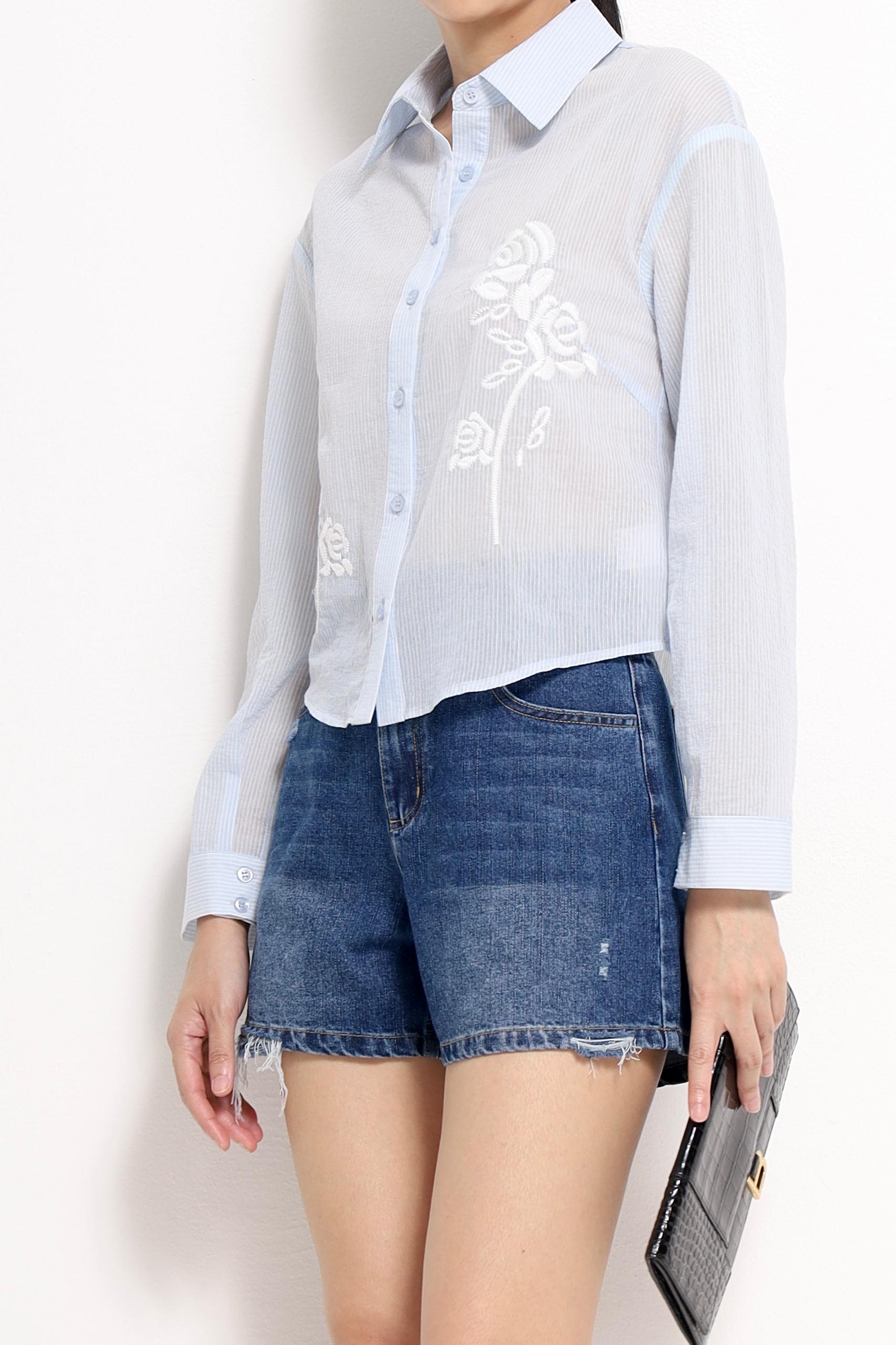 CB2772 COLLAR LONG SLLV WITH EMBD FLOWER BLOUSE