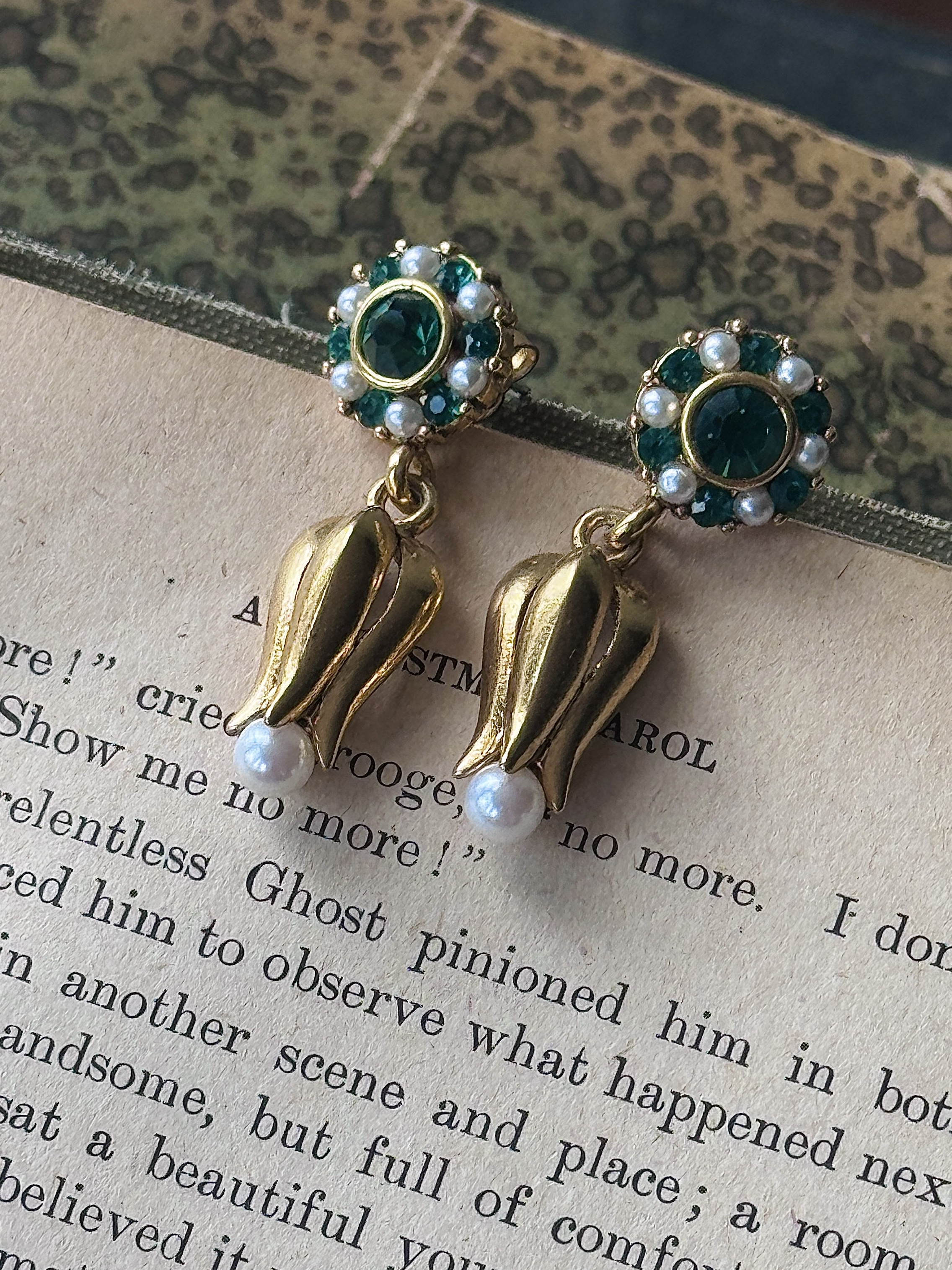 Vintage Green Pearl Tulip Stud Earrings (MT2585-2)