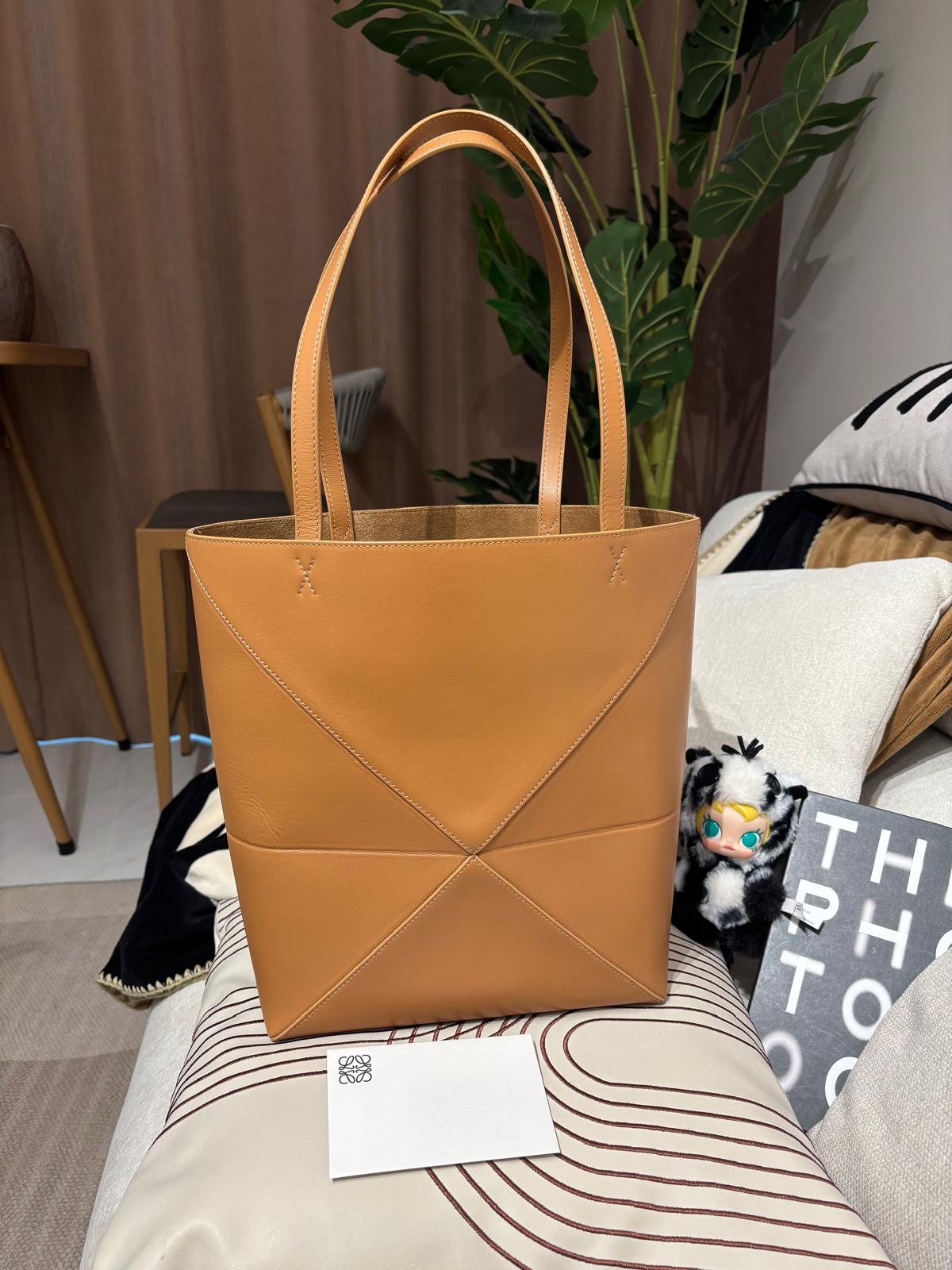 Loewe fold Tote 100%Authentic, 98%New ✅收據✅Dust bag