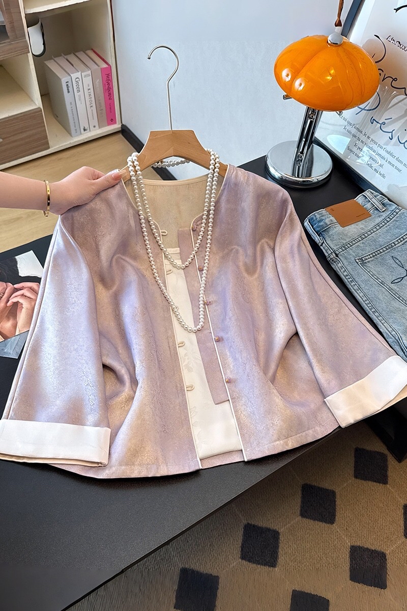 B70(0198衣) 新中式人丝面料提花卷边袖前排珠子紫开衫上衣