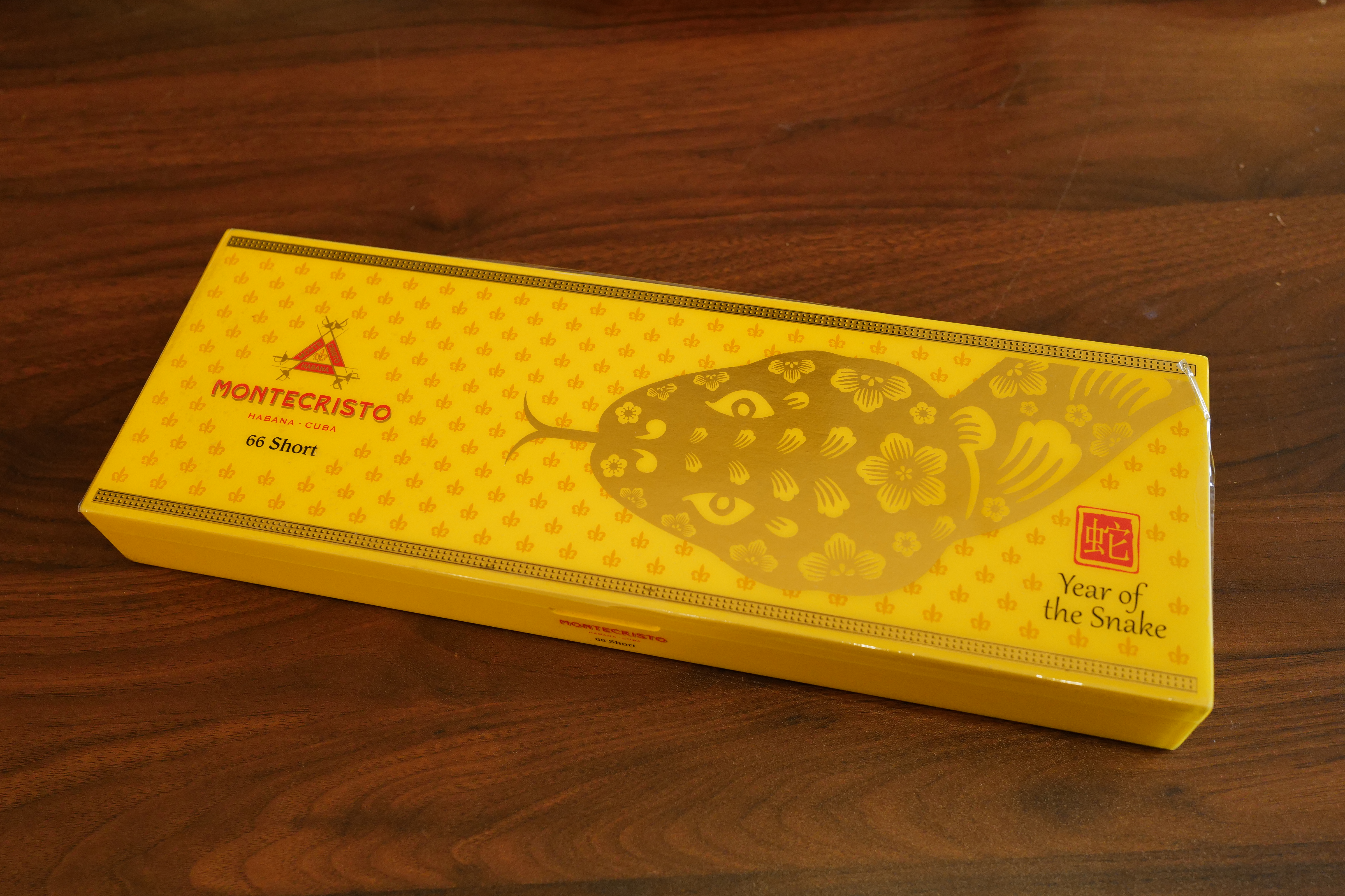 Montecristo 66 Short Year of the Snake ( 蒙特短號2025蛇年限量版保濕盒 (66支) )