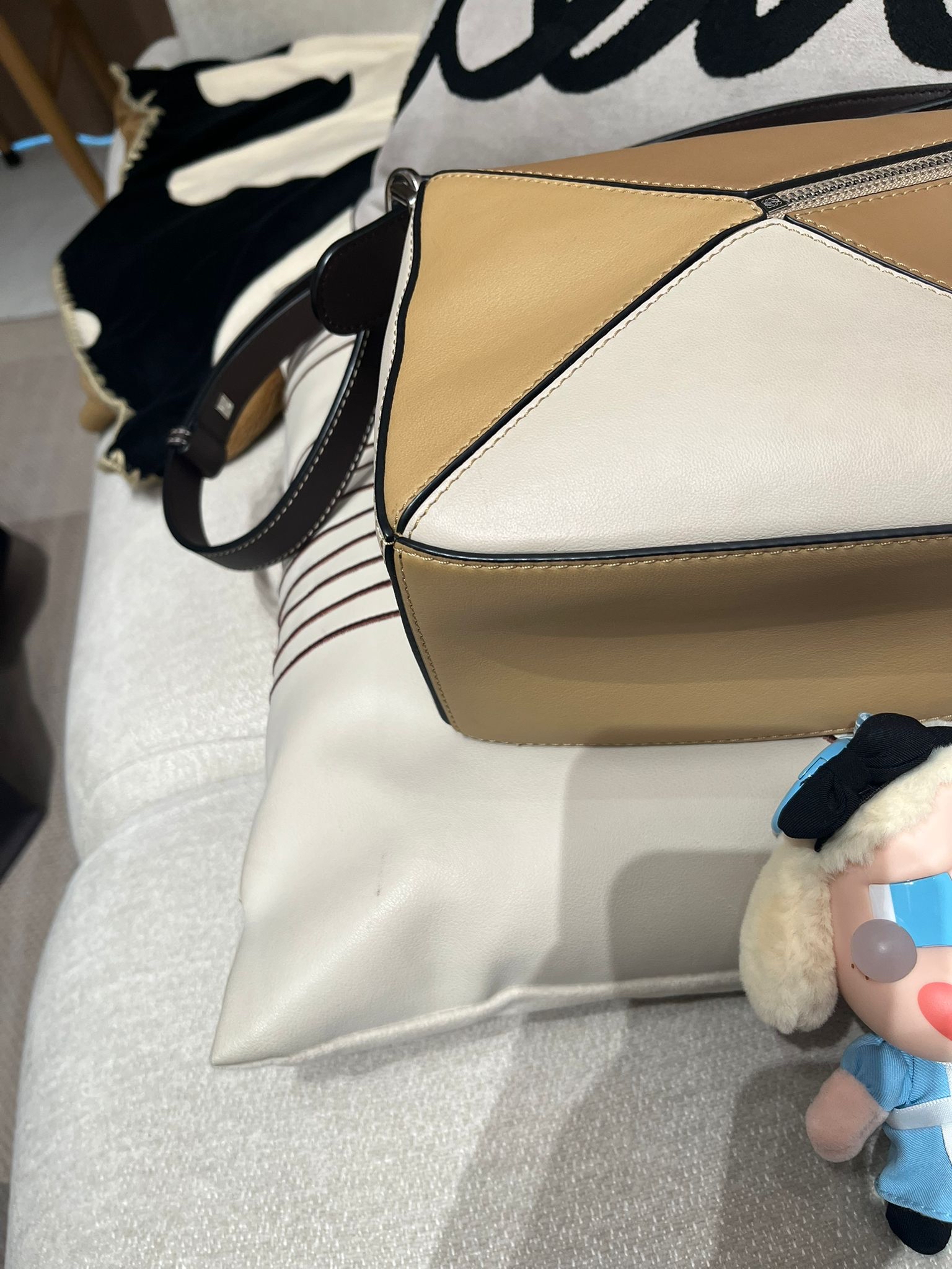 Loewe puzzle small calfskin  100%Authentic ,95%new  ✅ booklet ✅dust bag