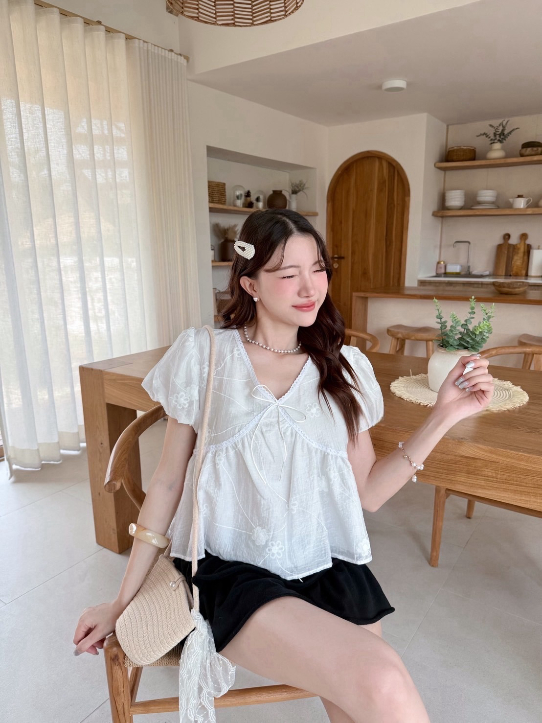 🇹🇭新款預定 ～ v領花花布料上衣