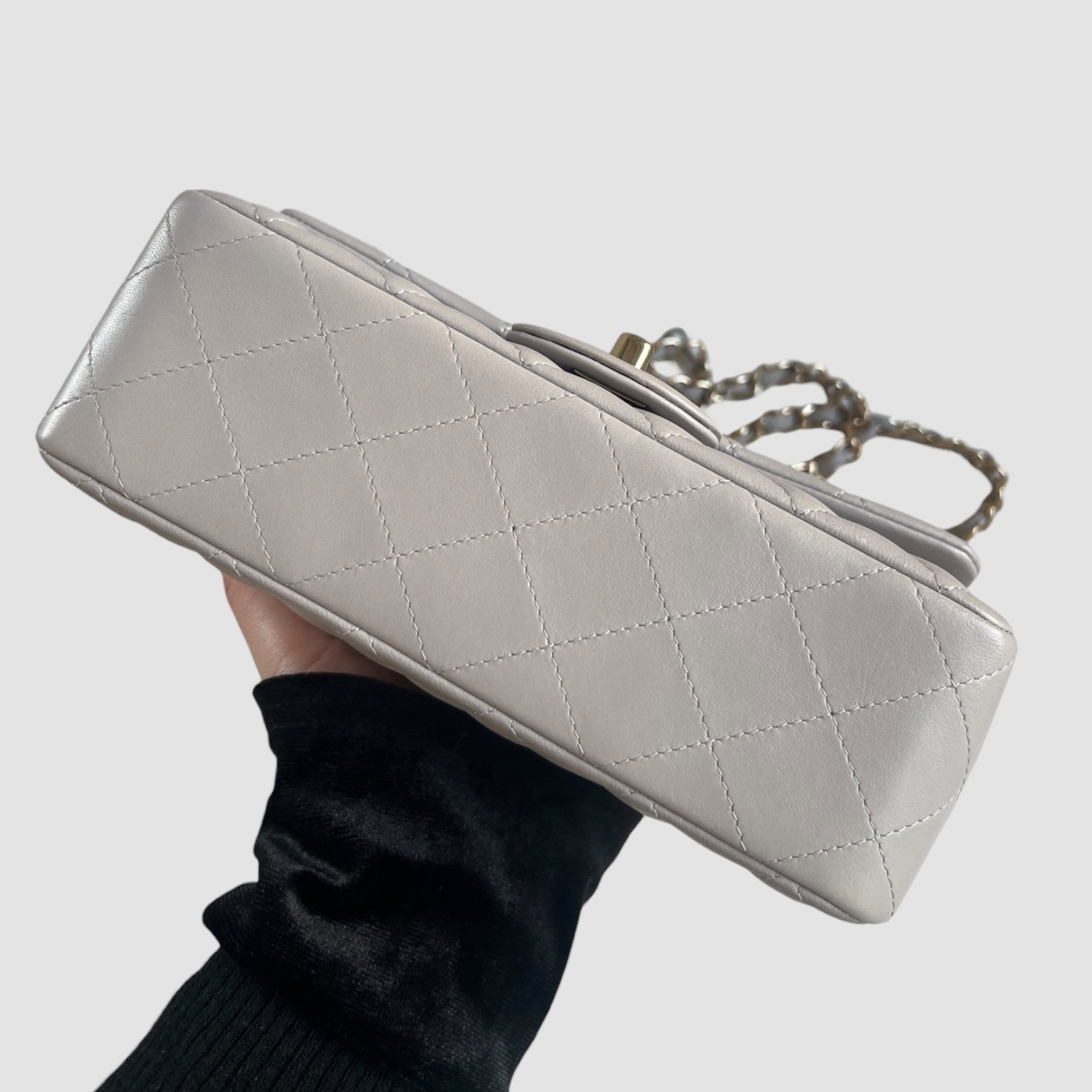 Chanel Lambskin 20cm大mini灰色金扣