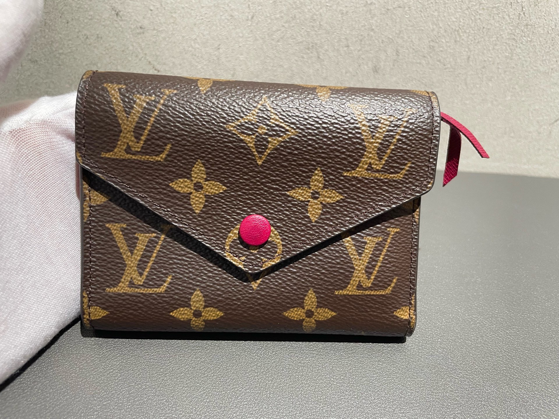 【預訂貨品】LV 紅色豆豆銀包