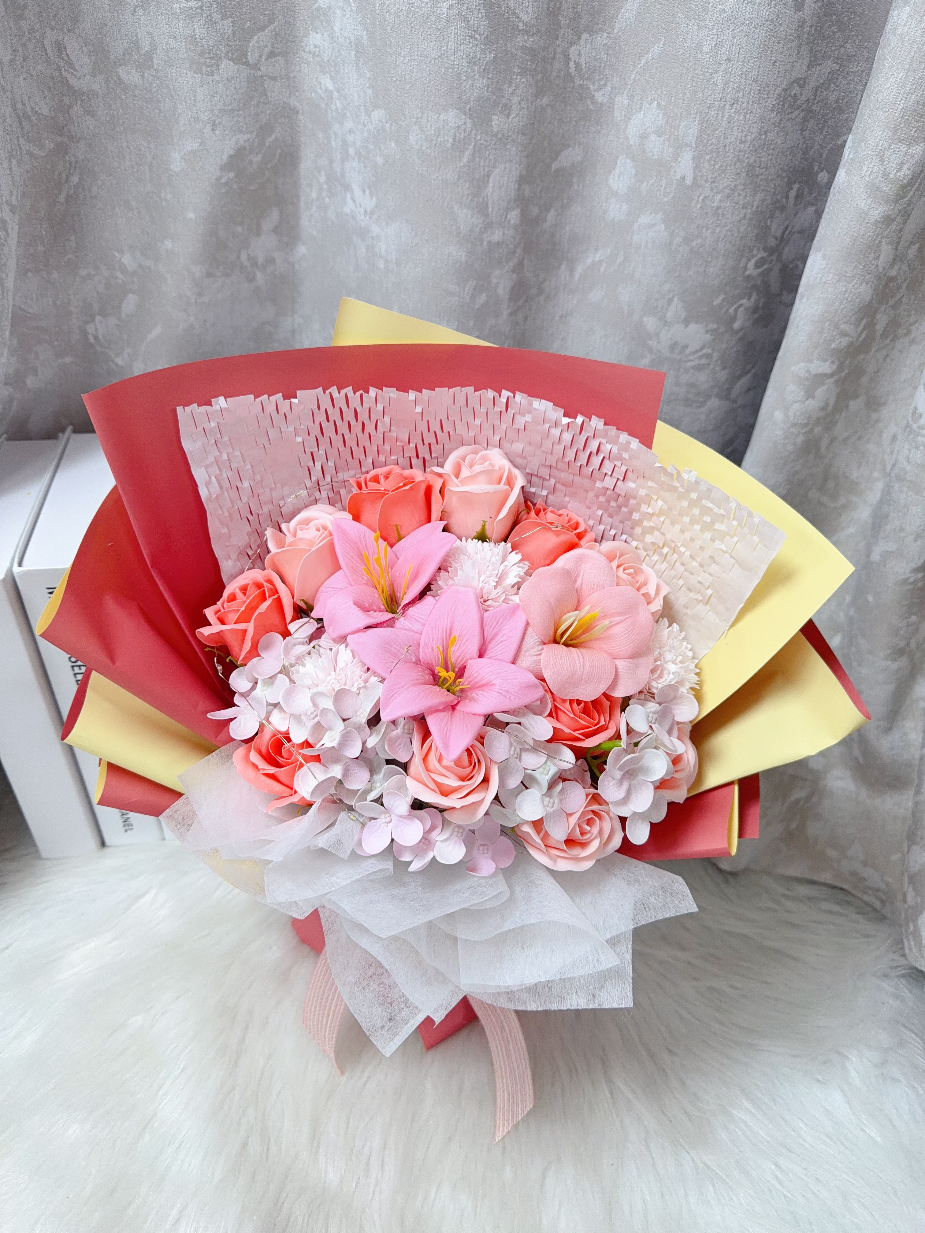 百合玫瑰番梘花花束