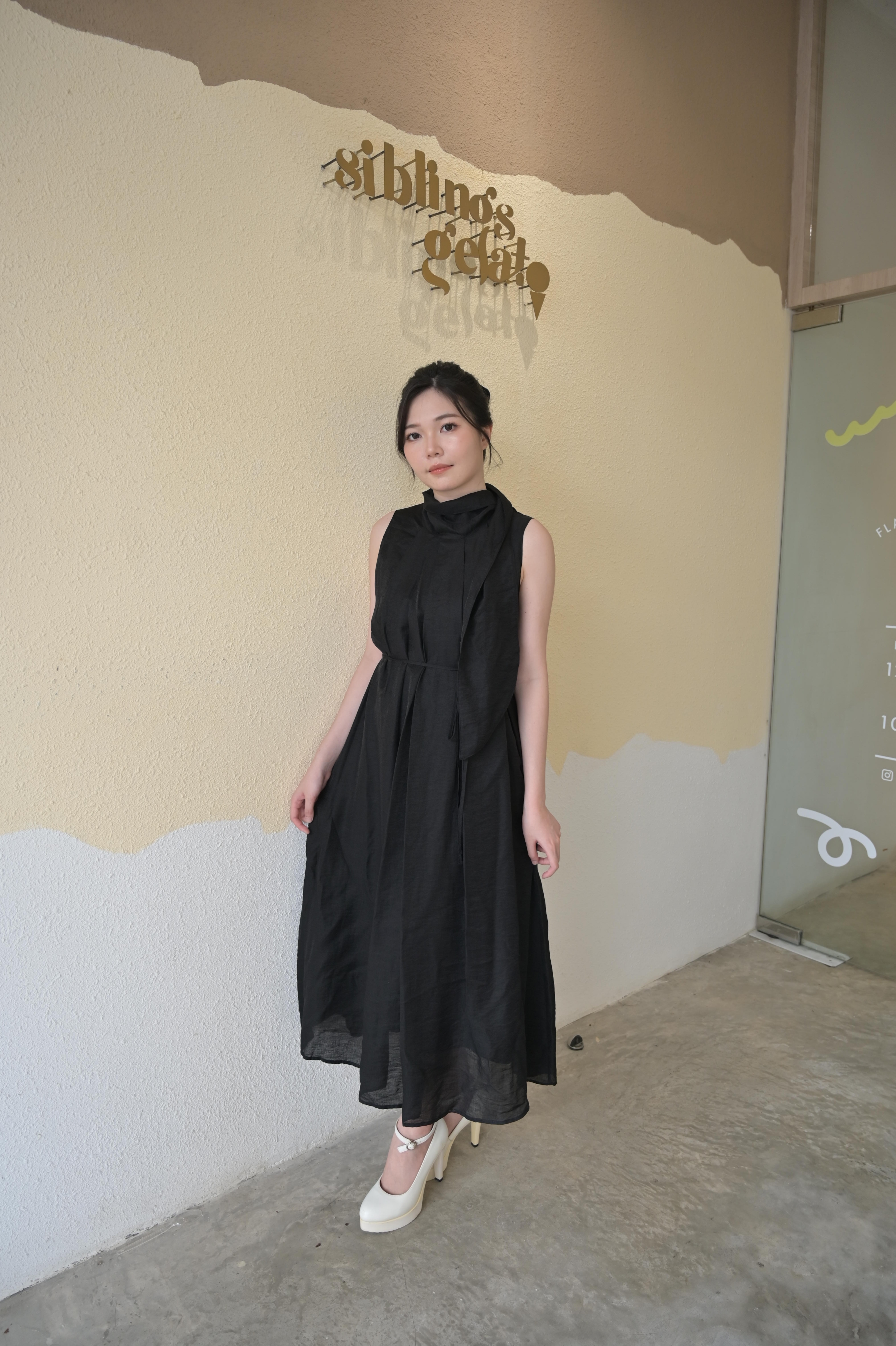 Sleeveless Dress with Scarf-Inspired Neckline‖ 领口围巾设计无袖连衣裙 KR021671152