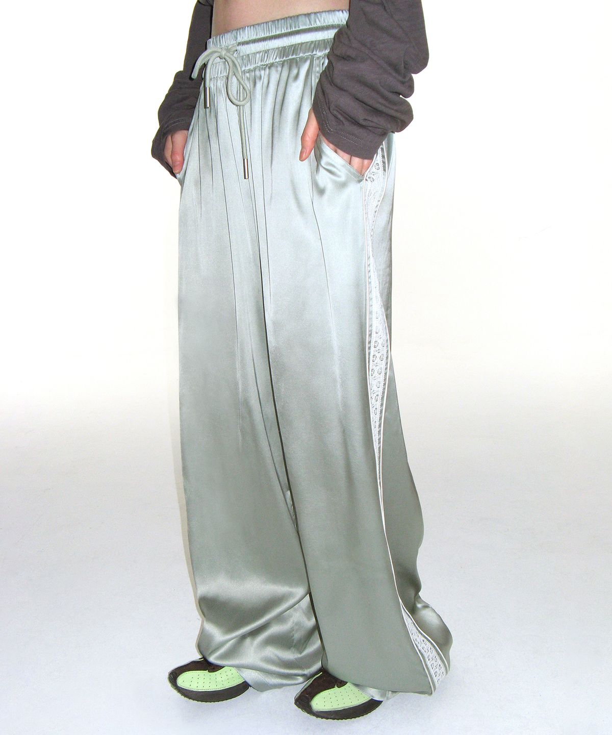 🇰🇷訂購｜AMES 26SS｜LACE GLOSSY PANTS 2色 