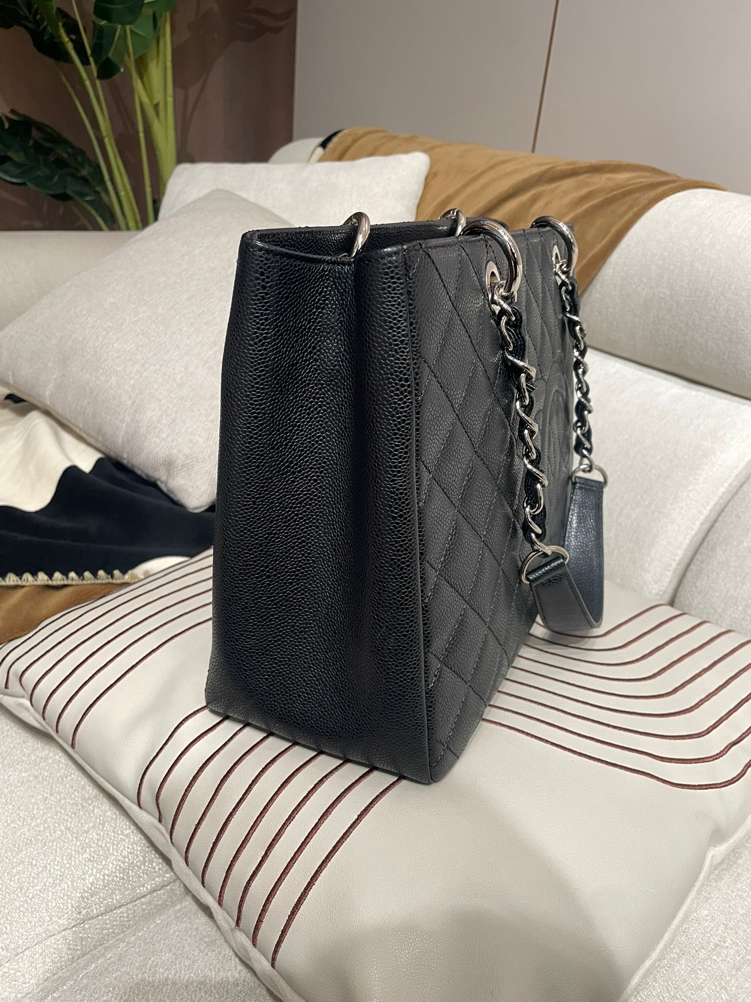 Chanel GST 黑色荔枝牛皮銀扣 100Authentic, 98%New ✅20Card✅Dust bag