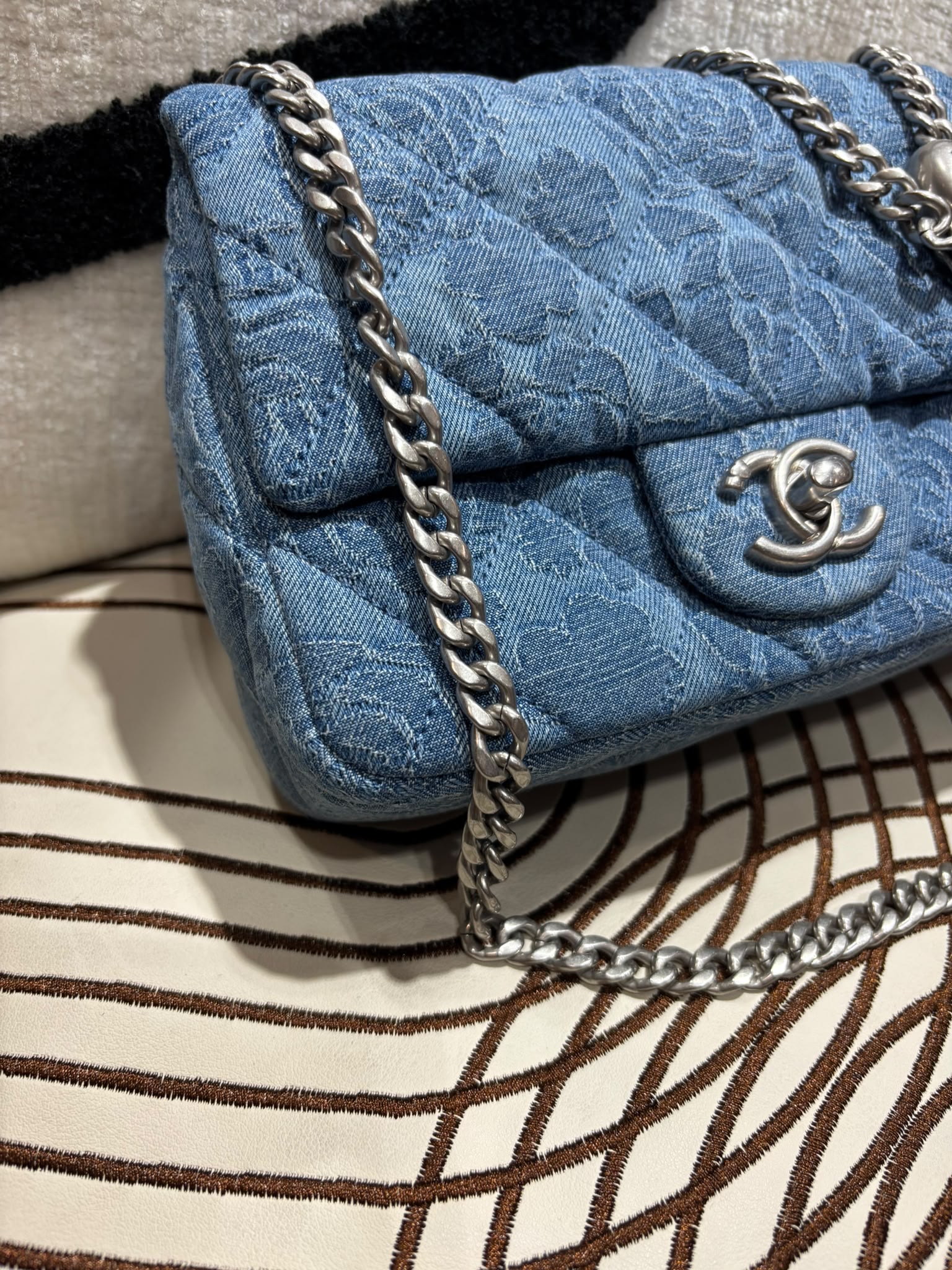 Chanel Mini flap bag with Heart Chain Shoulder Bag AS3829 denim 23P 100%Authentic, 99%New ✅晶片✅Dust bag✅Box