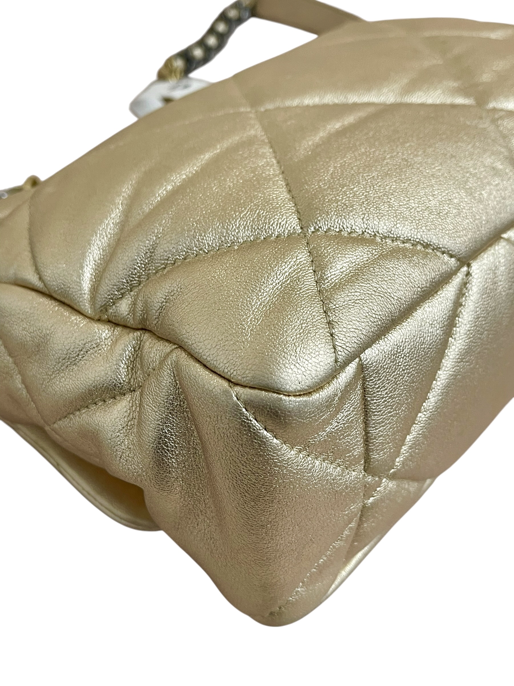 Pre-owned Chanel 19 Flap Bag / Product Code: 062203
