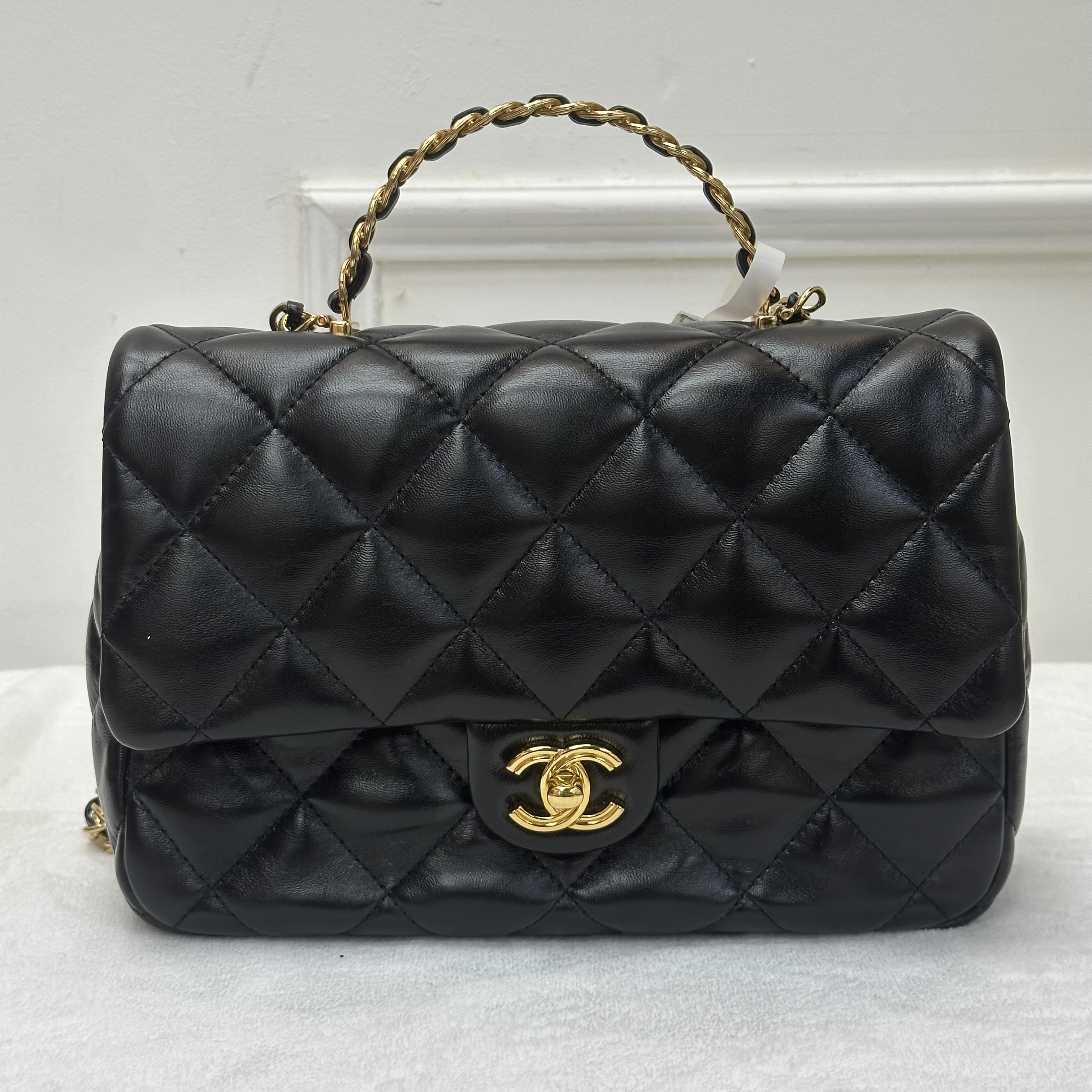 Chanel Classic hand bag經典保值款🖤