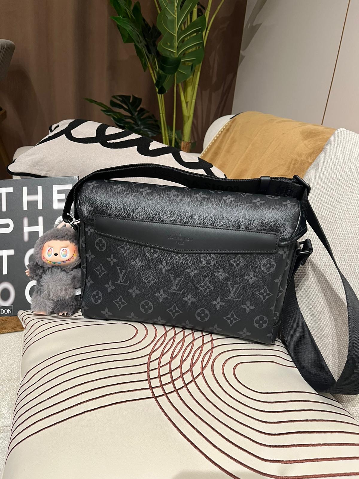 Lv Messenger Voyager PM M12517 NFC  100%Authentic,98%new✅dust bag 