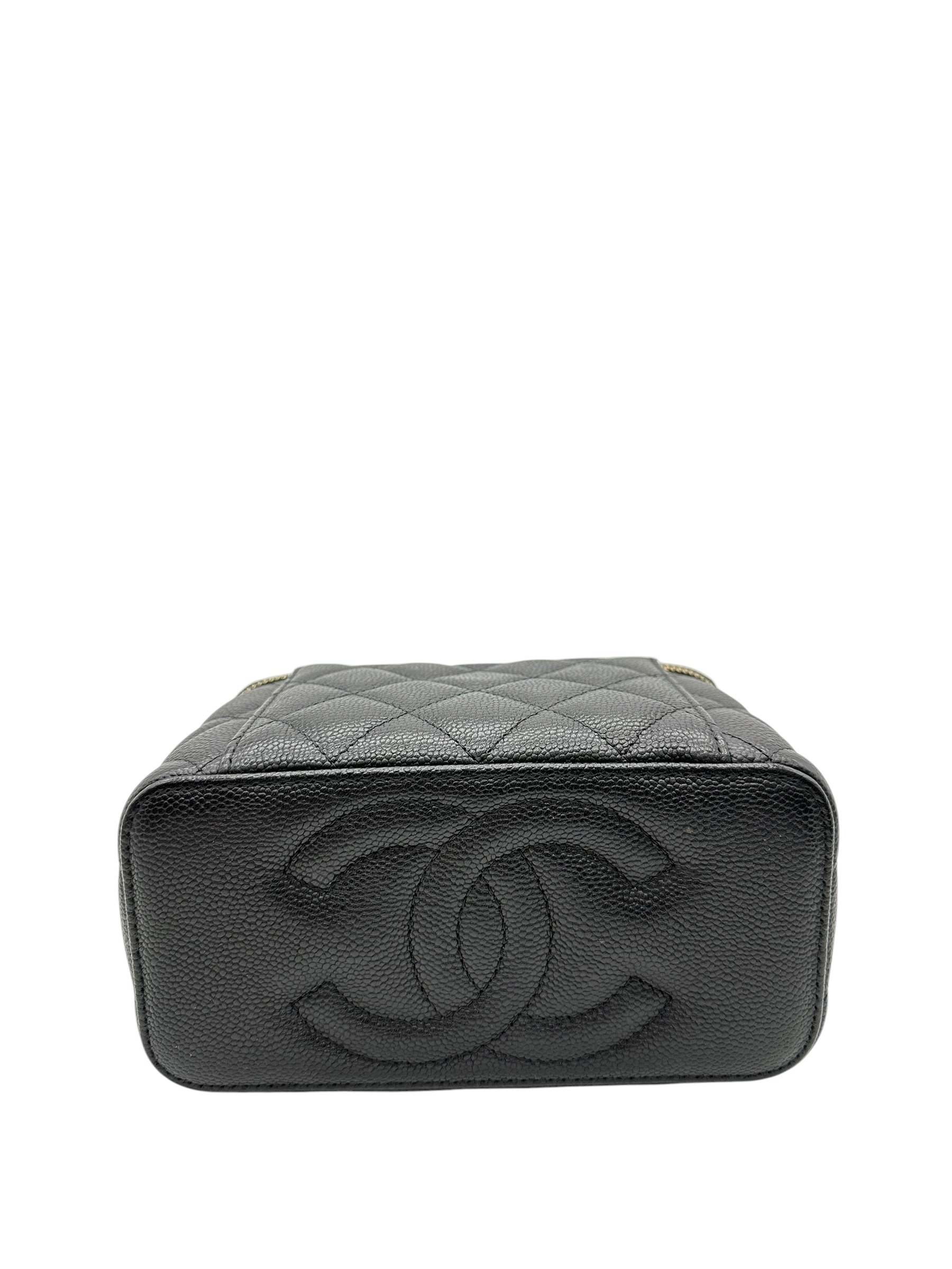 Pre-Owned CHANEL Vanity Case with Chain / Product Code: 080204