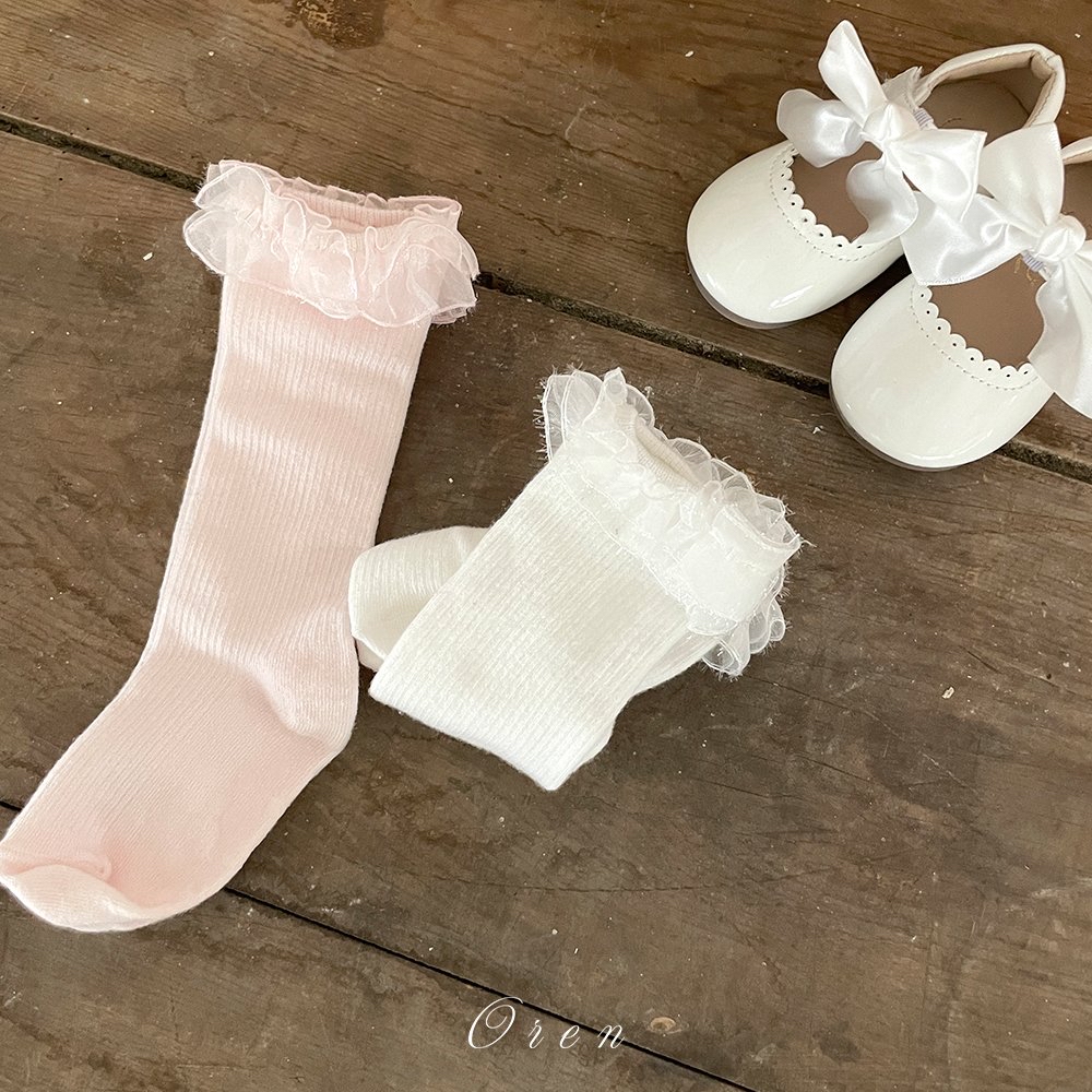 Eta Lace Knee-High Socks