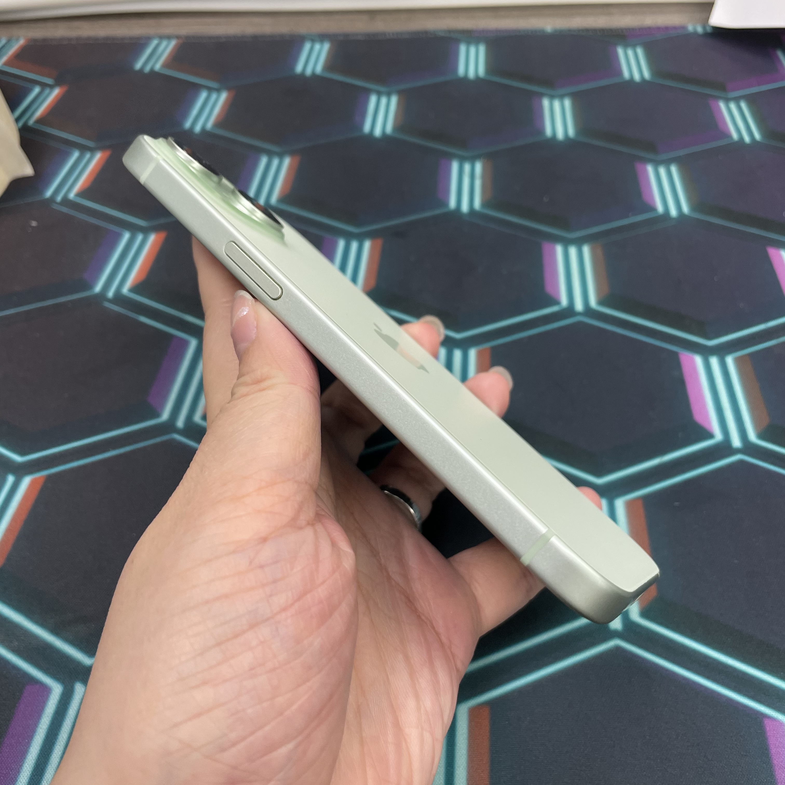 *7716 15 勁靚機 128GB 電84 綠色 green