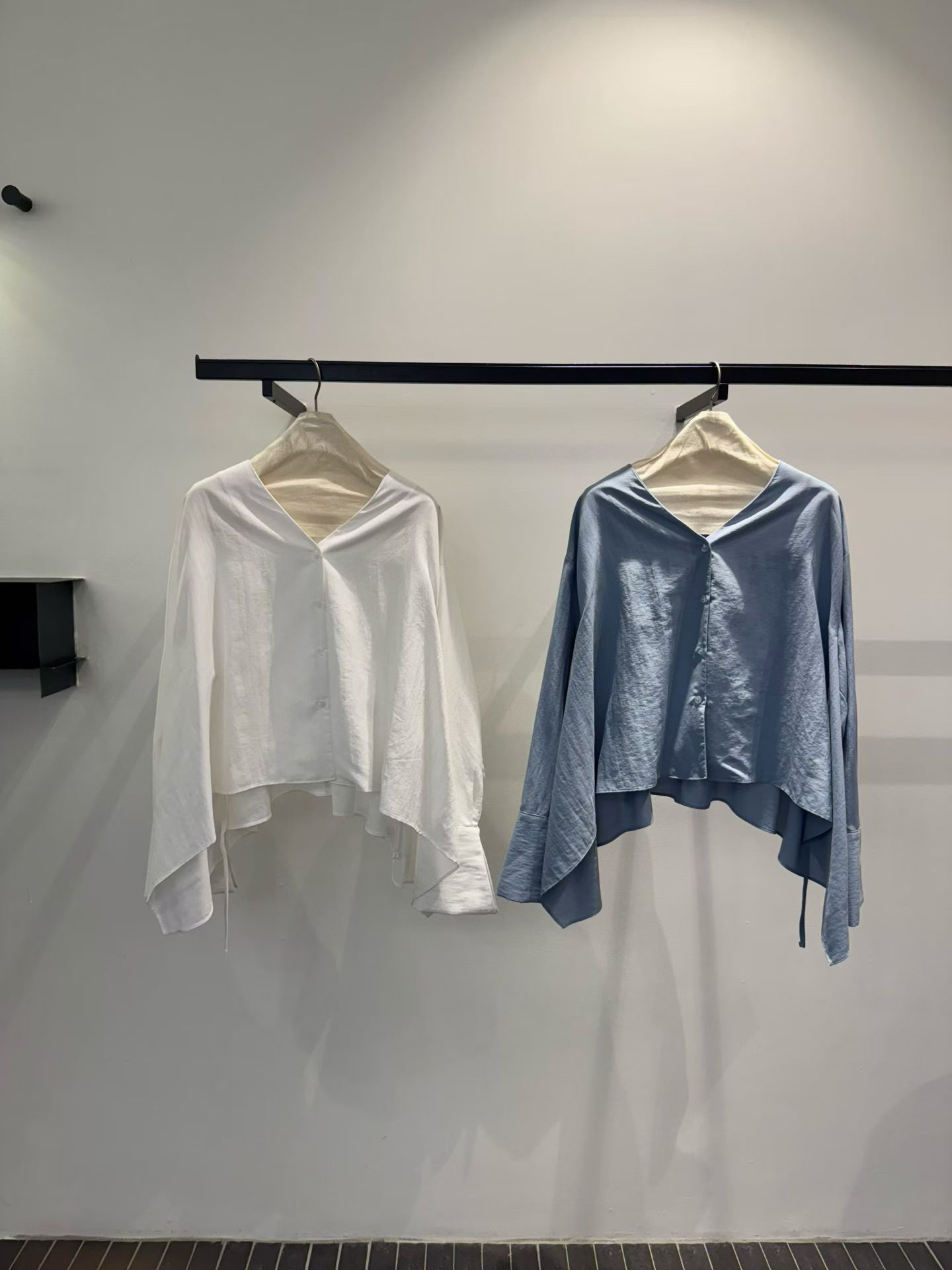 Shirred back flare unbalance blouse