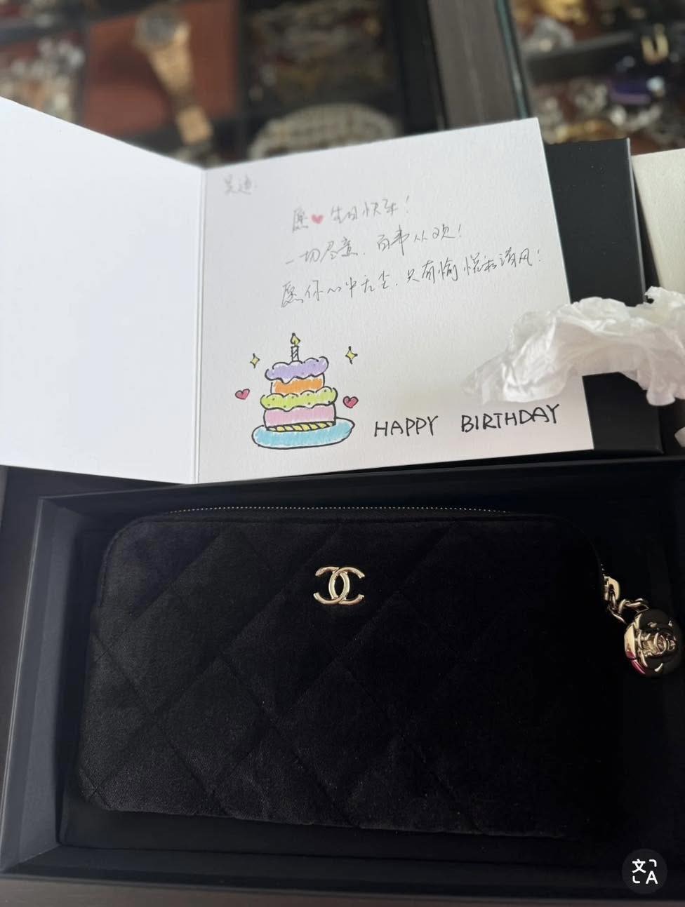 現貨剩3 CHANEL黑金絲絨山茶花吊飾生日贈禮包