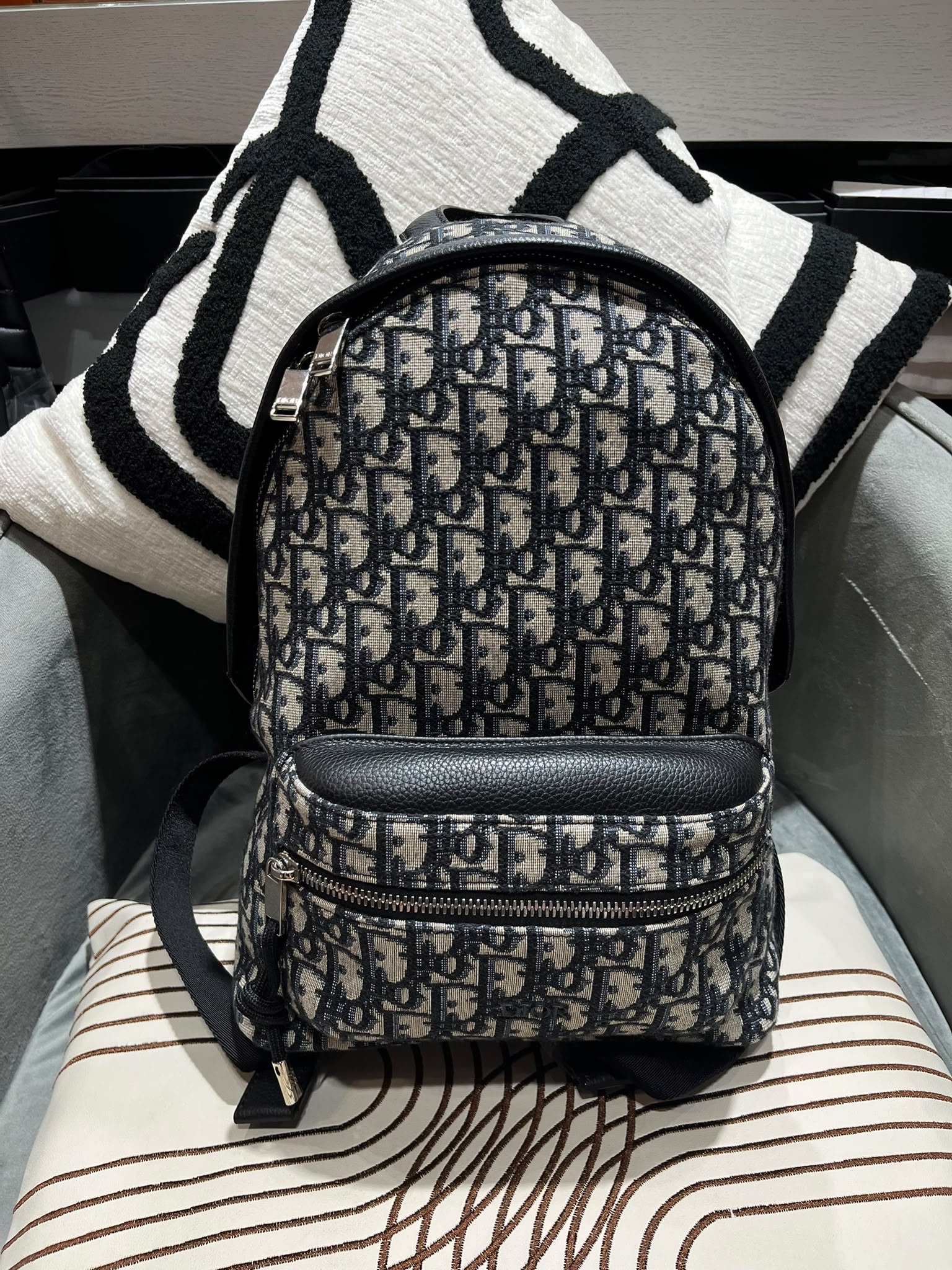 Christian Dior Oblique backpack 100%Authentic, 98%New  ✅證書✅Dust bag 