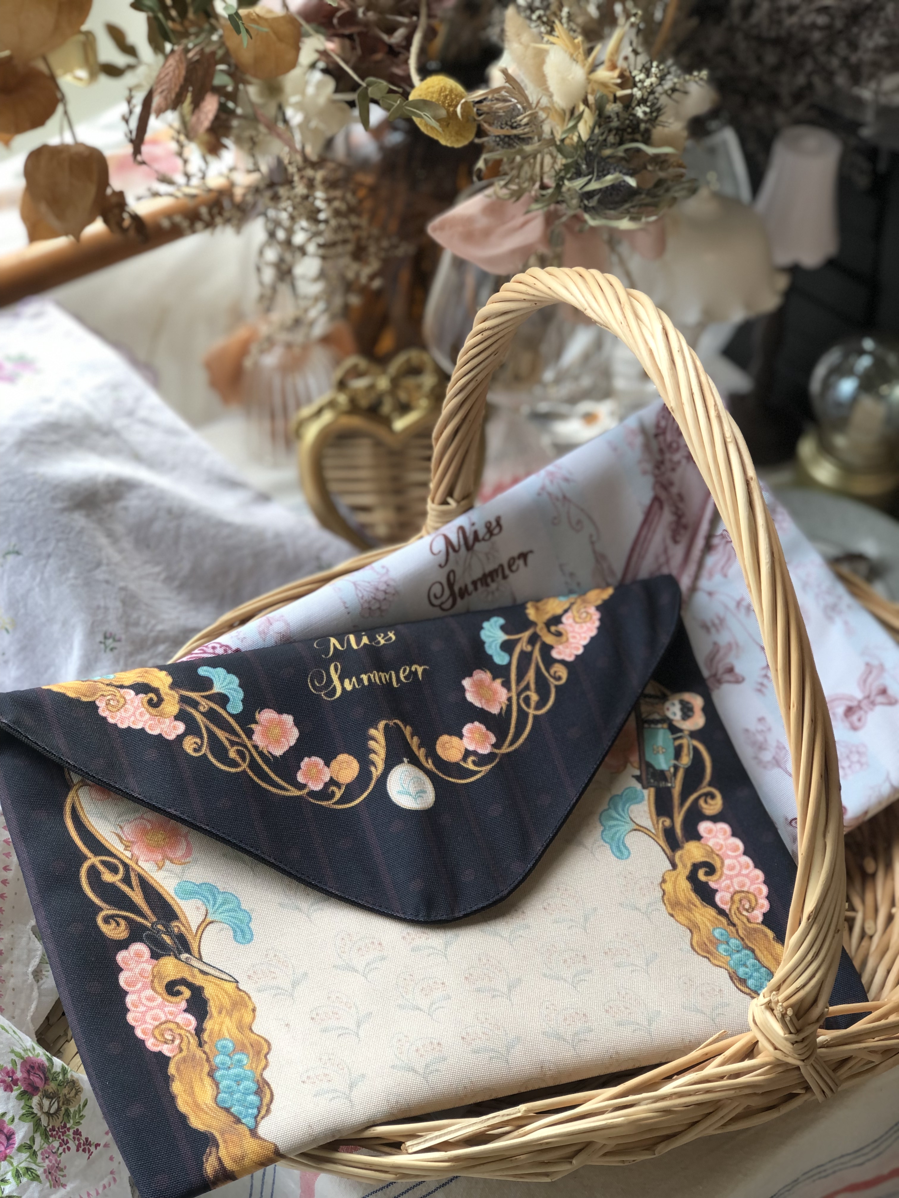 Miss Summer envelope clutch