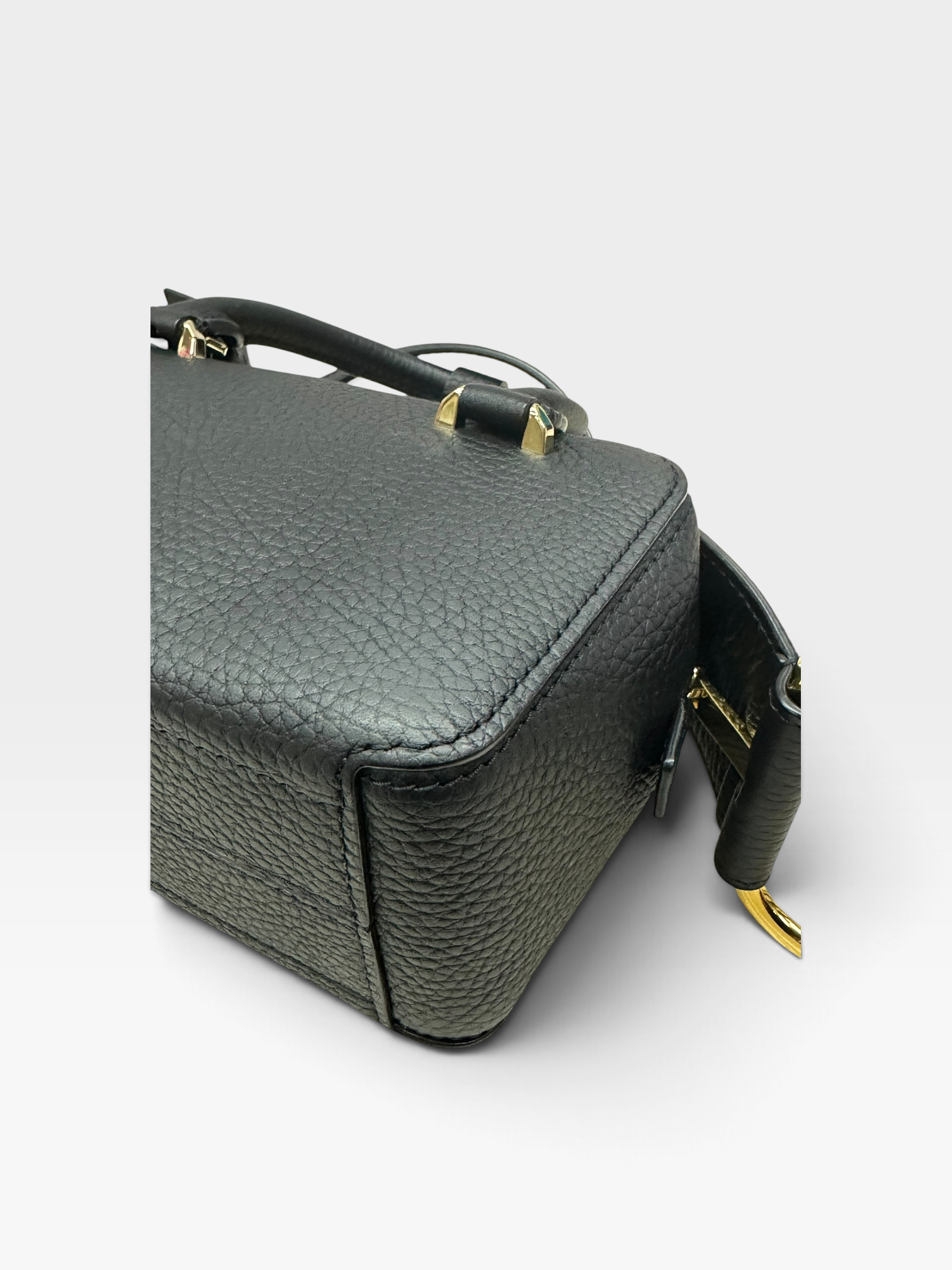 Pre-Owned DELVAUX Cool Box Nano / Product Code: 092409