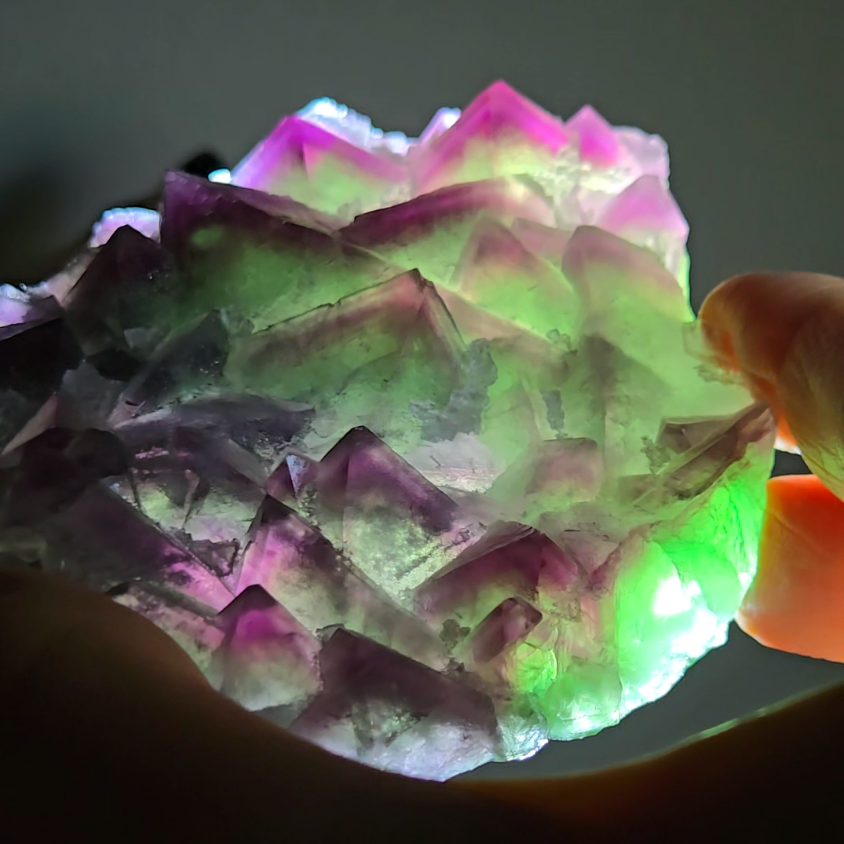 Purple-edged octahedral fluorite floater - FL281