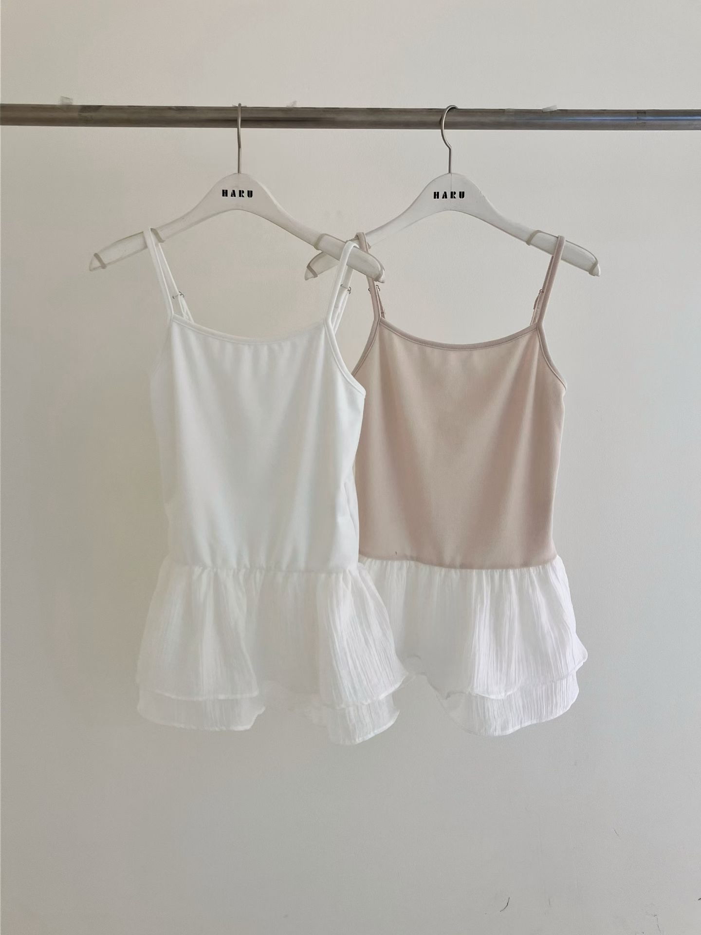 HA21 荷葉邊吊帶Top 