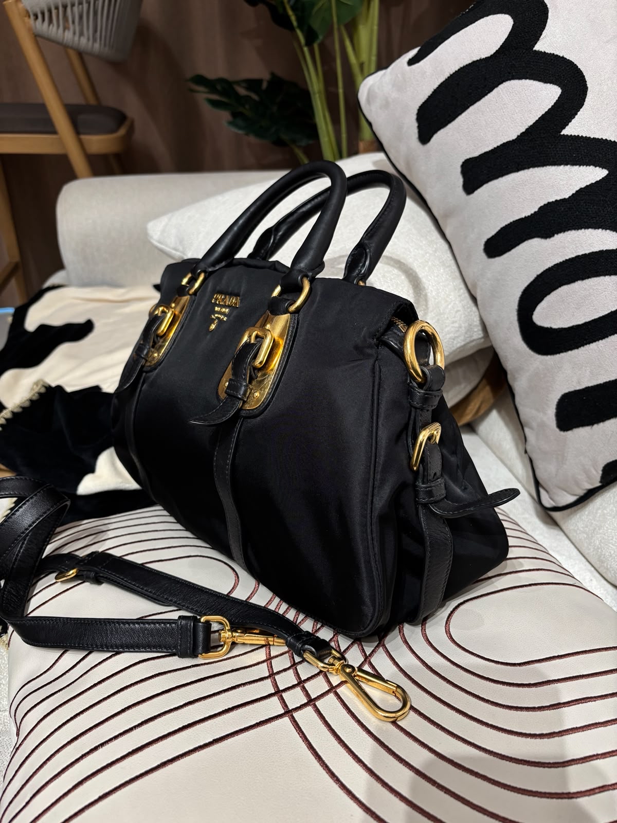 Prada Nylon 2Way Bag 黑色金扣 100%Authentic, 95%New