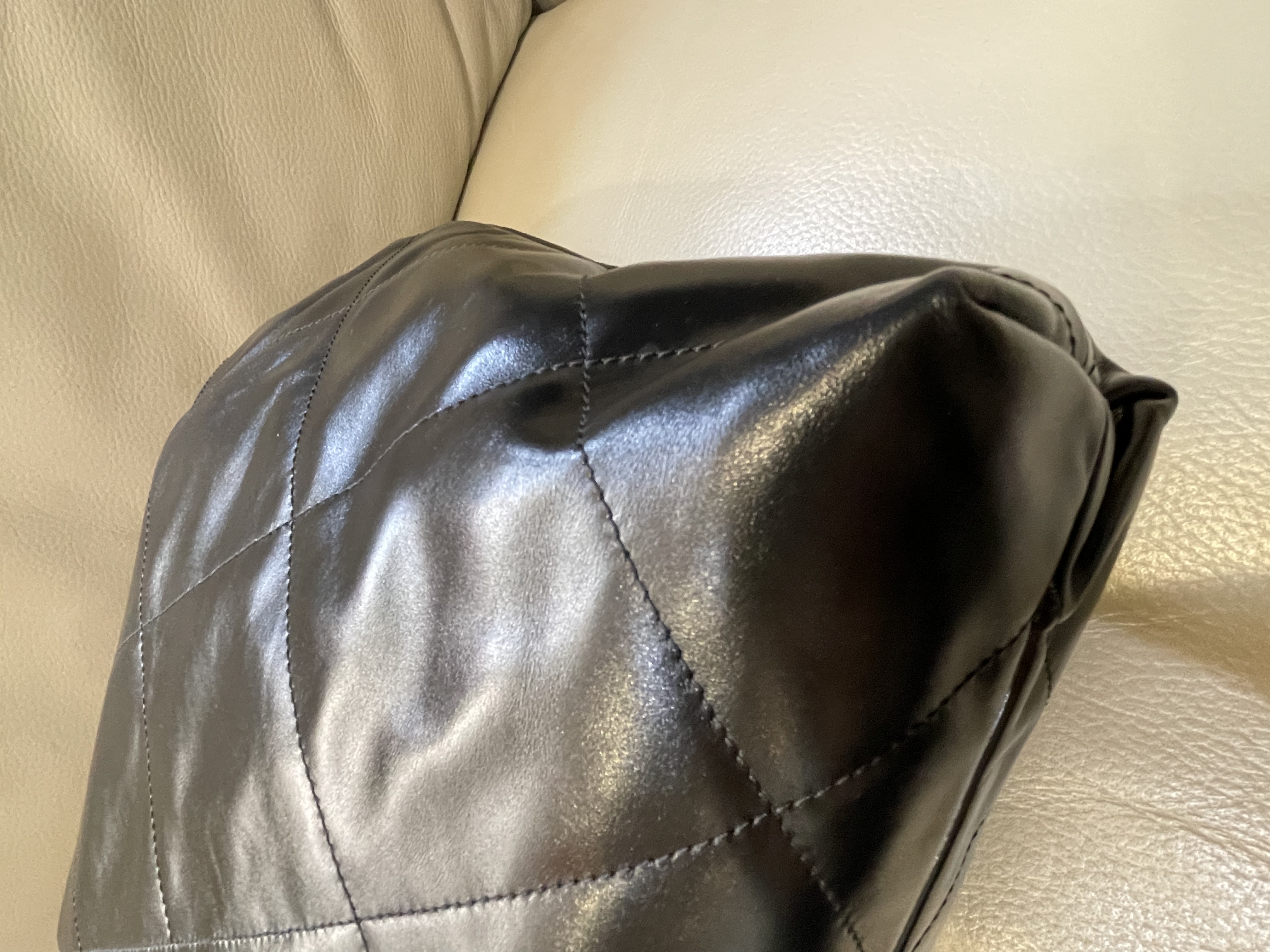 Pre-owned Chanel 22 bag / Product Code: 26031413