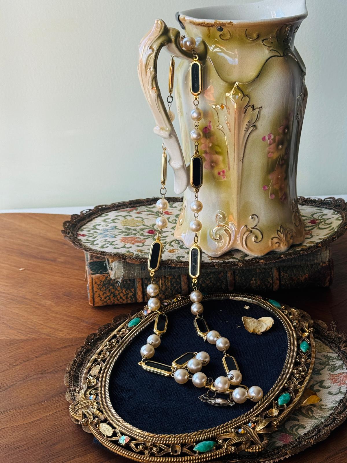 Vintage C.a. 1980s Black & White Long Necklace (MT2651)
