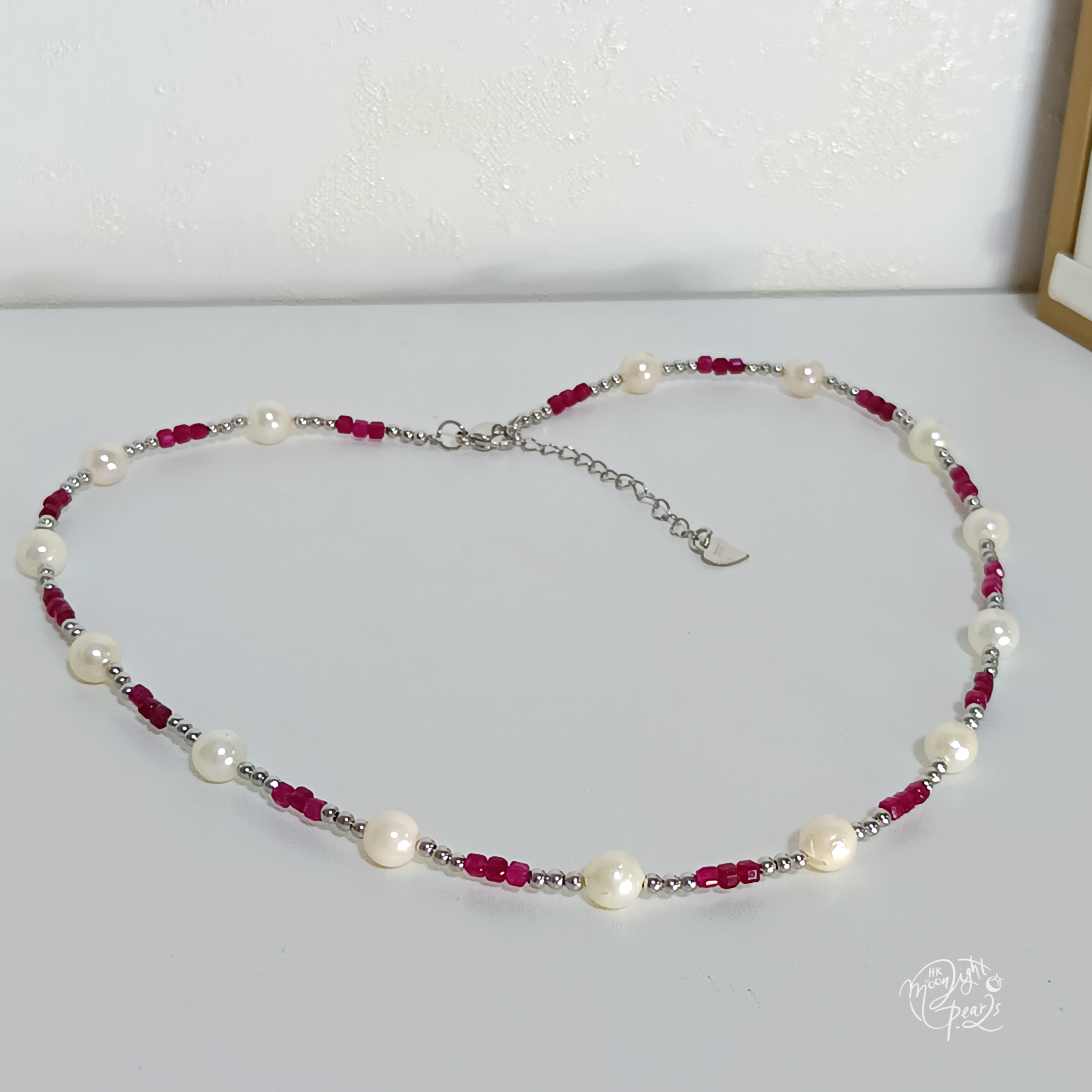 近正圓強光日本akoya 海水珍珠+紅鋼玉紅寶石滿天星款注白金鎖骨鍊