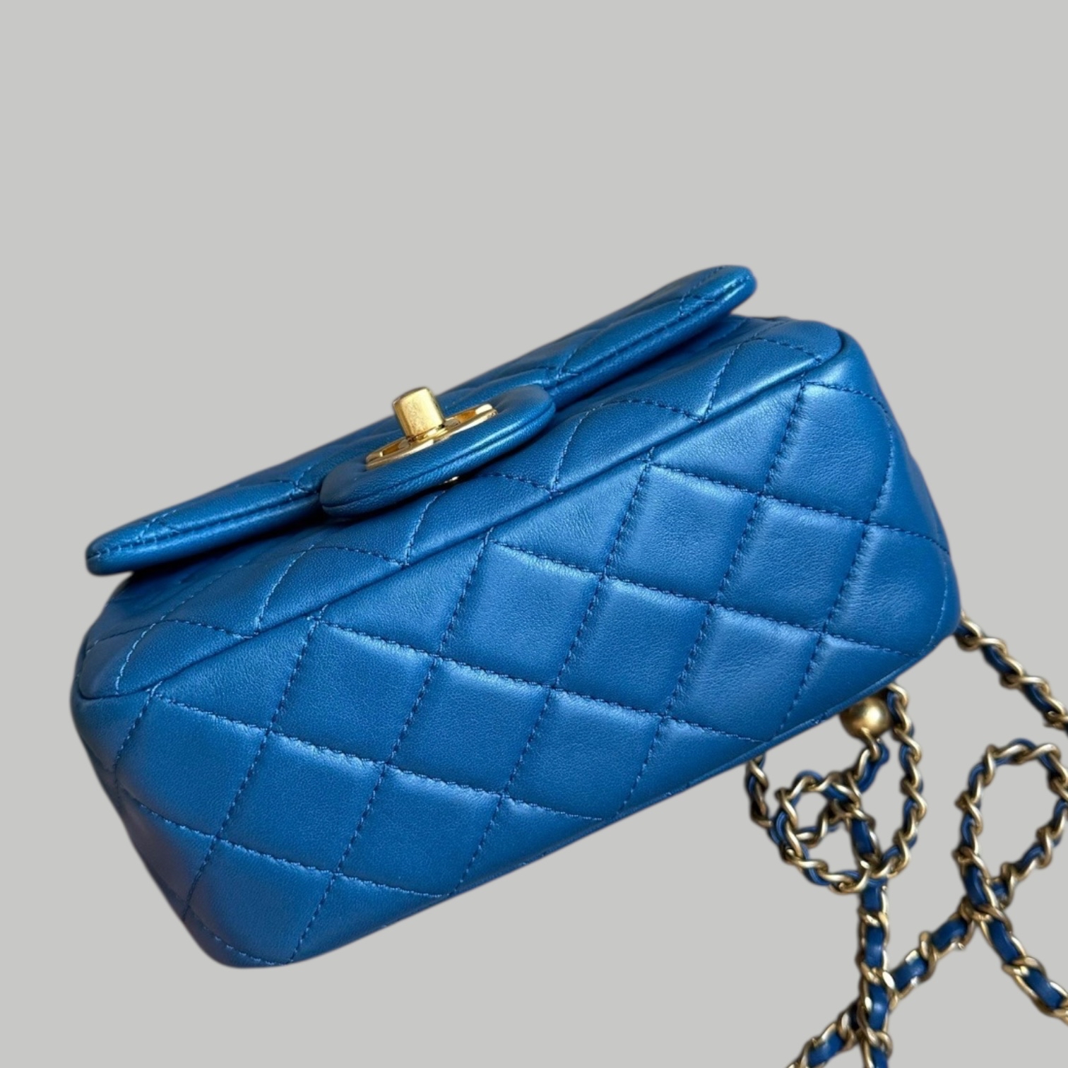 Chanel Lambskin square 羊皮藍色金