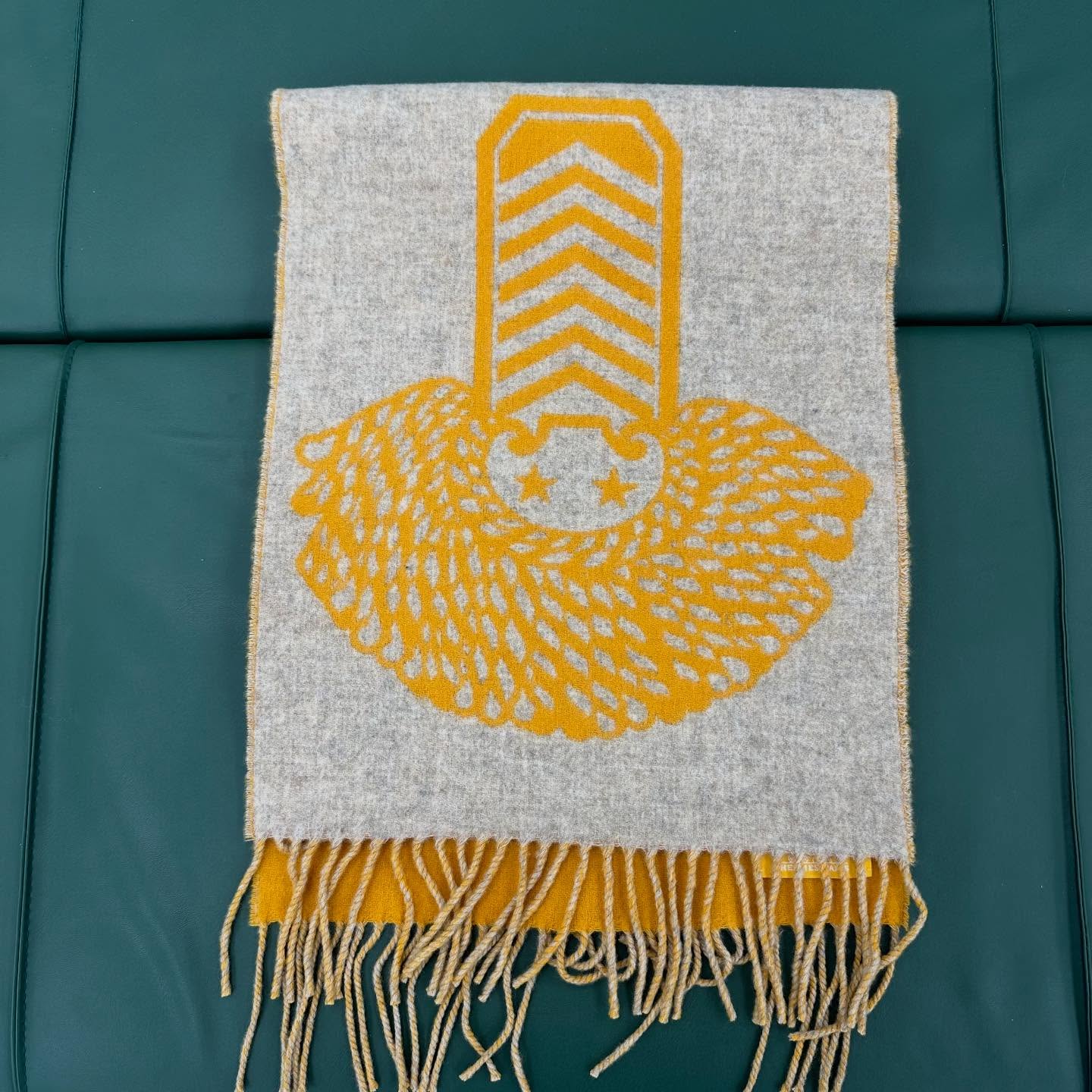 HERMES 全新🔥Casaque 雙面印花 100%喀什米爾羊絨 圍巾💛