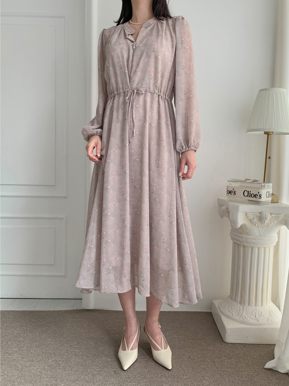 V strap slingback heeled shoes