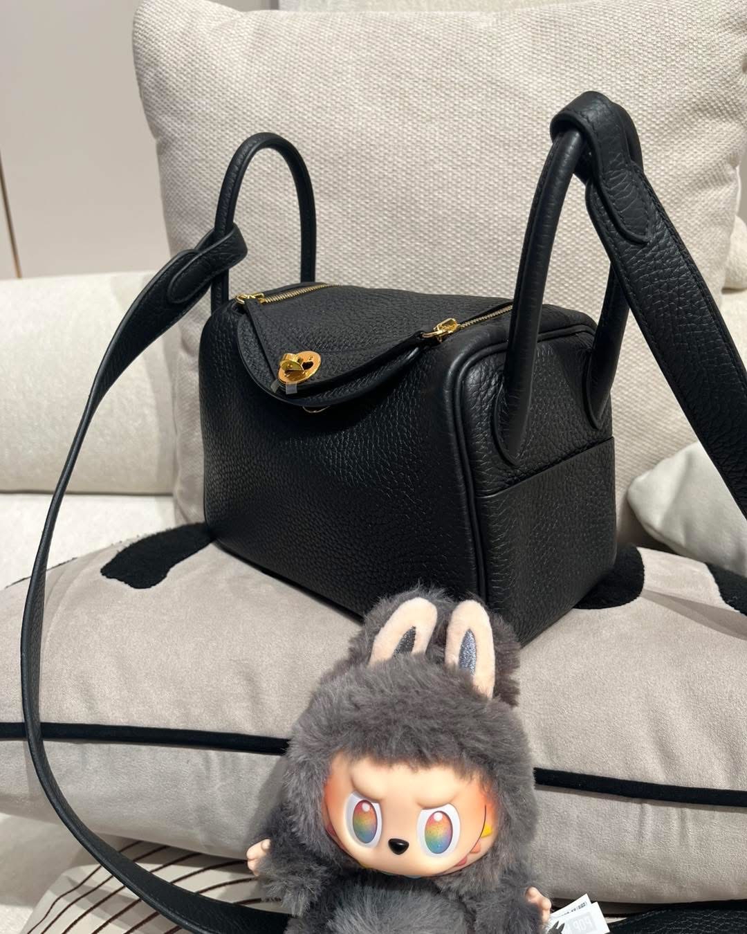 Hermes Mini Lindy 黑色金扣 Stamp Z TC粒粒牛皮 100%Authentic, 99%New ✅Dust bag✅Box✅雨衣