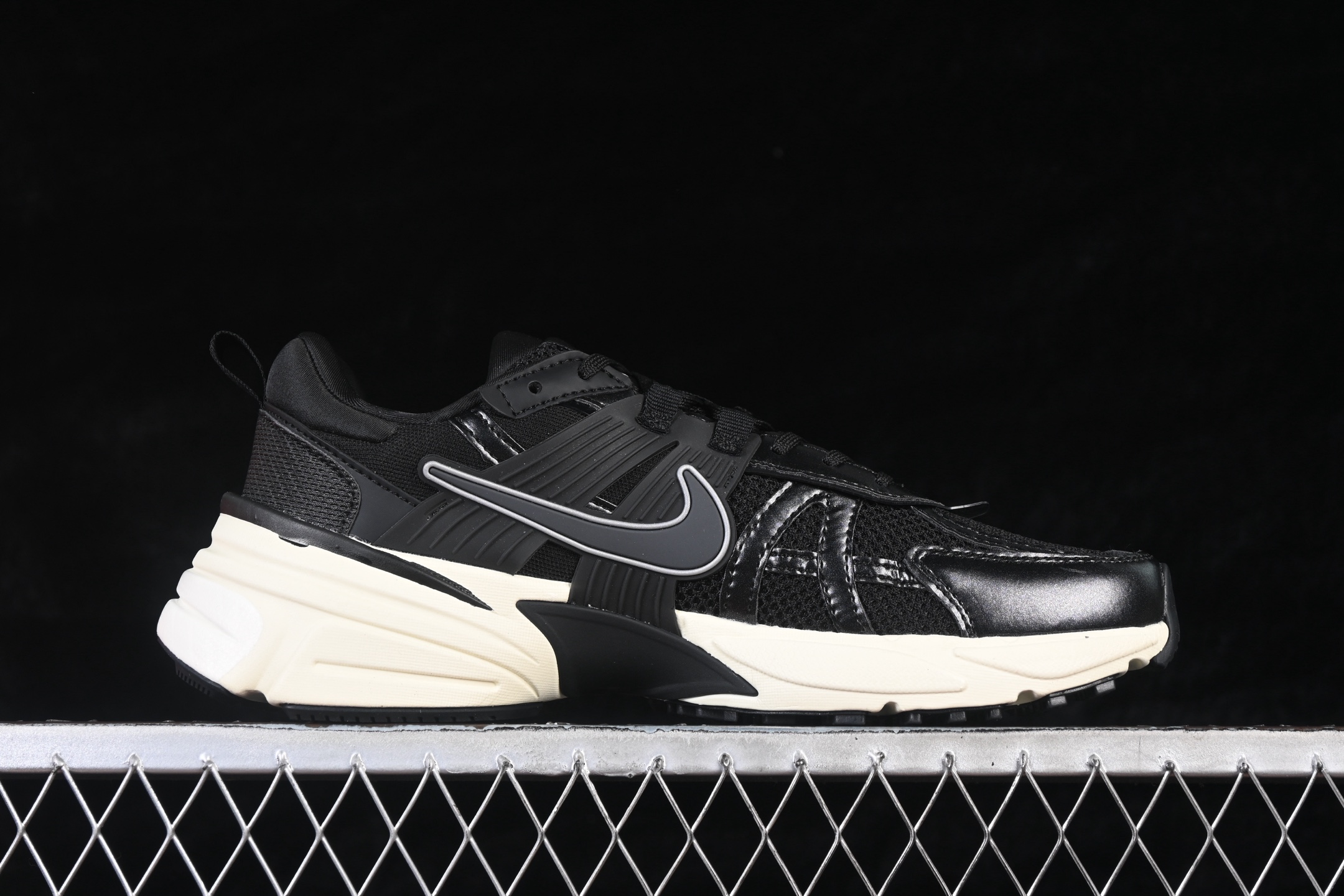 Nike V2K Run FD0736-012