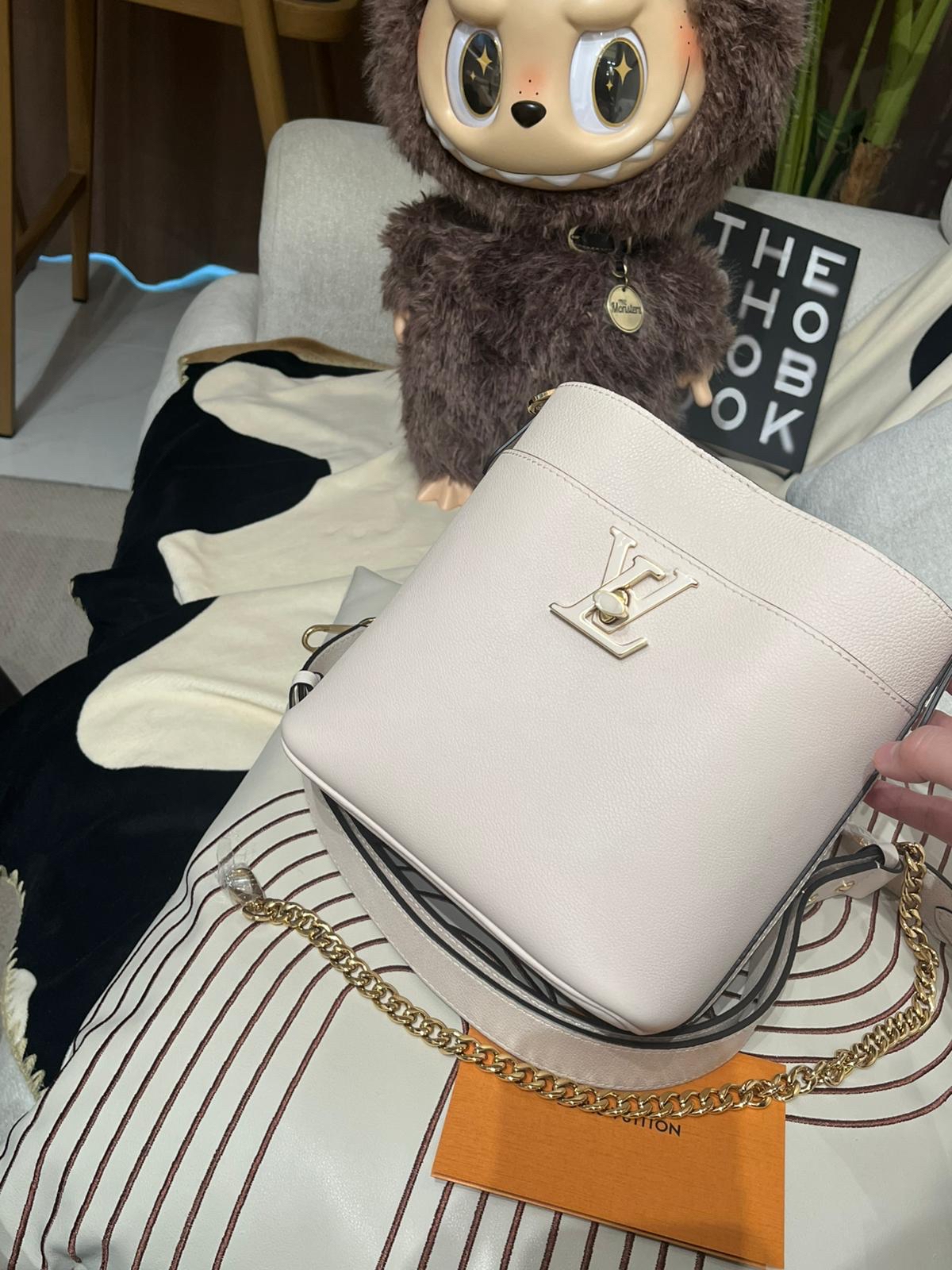 Lv lock and walk bucket bag M24638 100%Authentic ,99%new ✅專門店收據✅NFC✅dust bag  