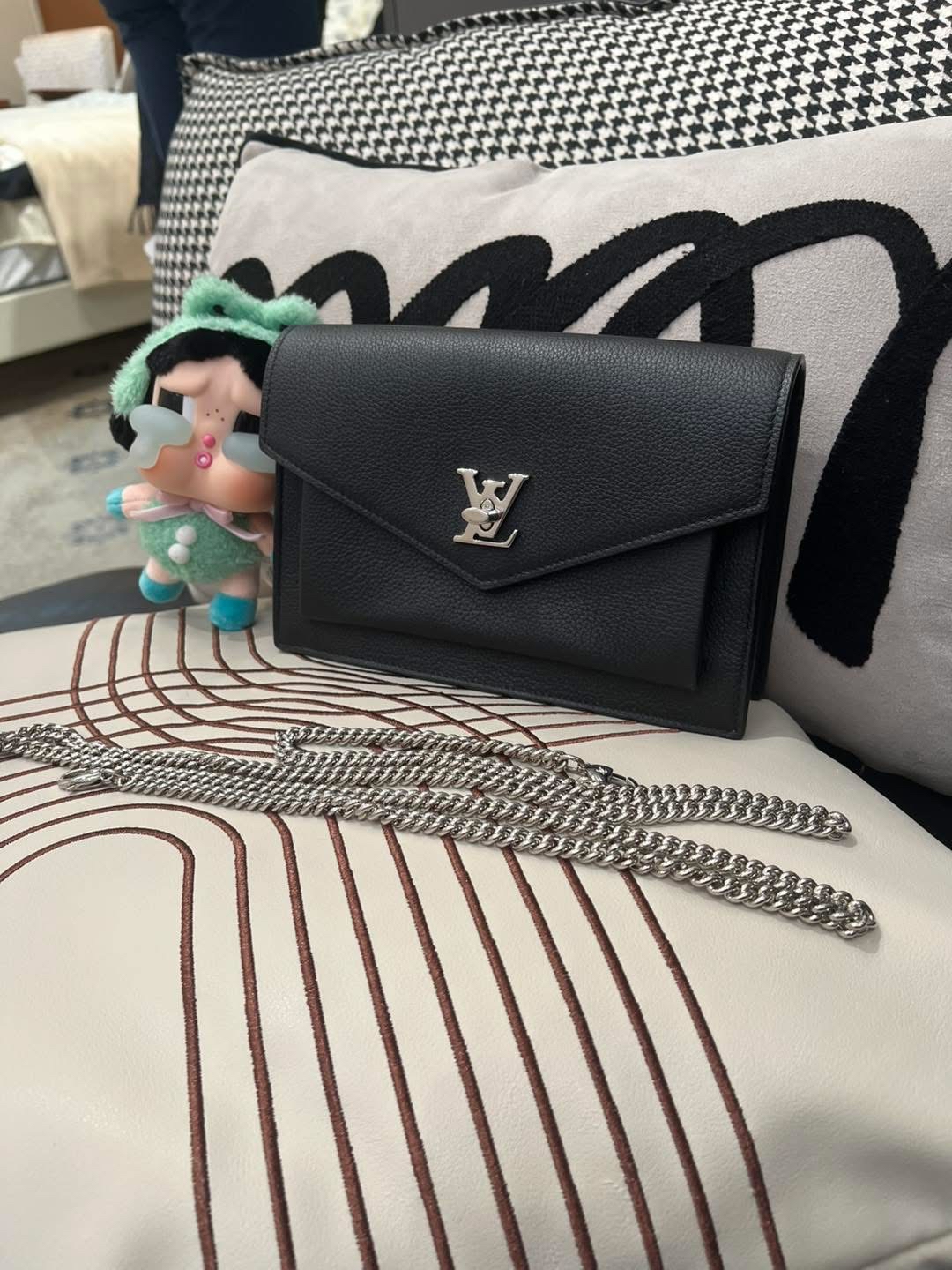 Lv my lockme chain pochette crossbody bag,100%Authentic, 99%new ✅dust bag ✅box