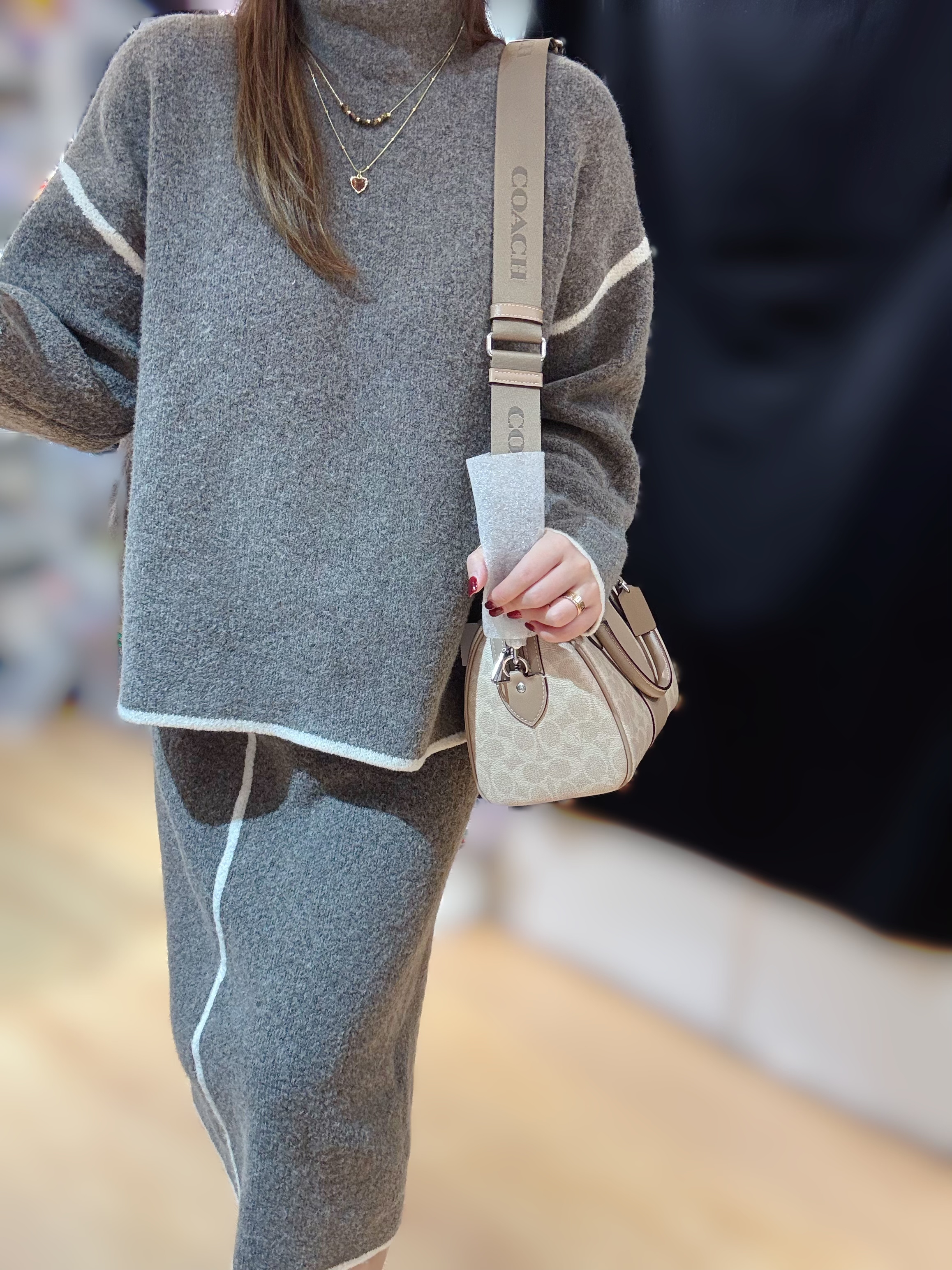 Coach Rowan crossbody milk tea/m