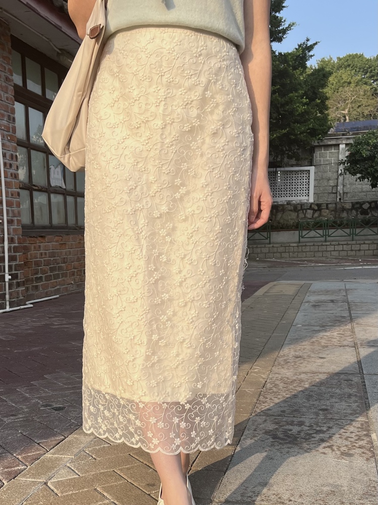 Blossom Embroidery Skirt (Cream)