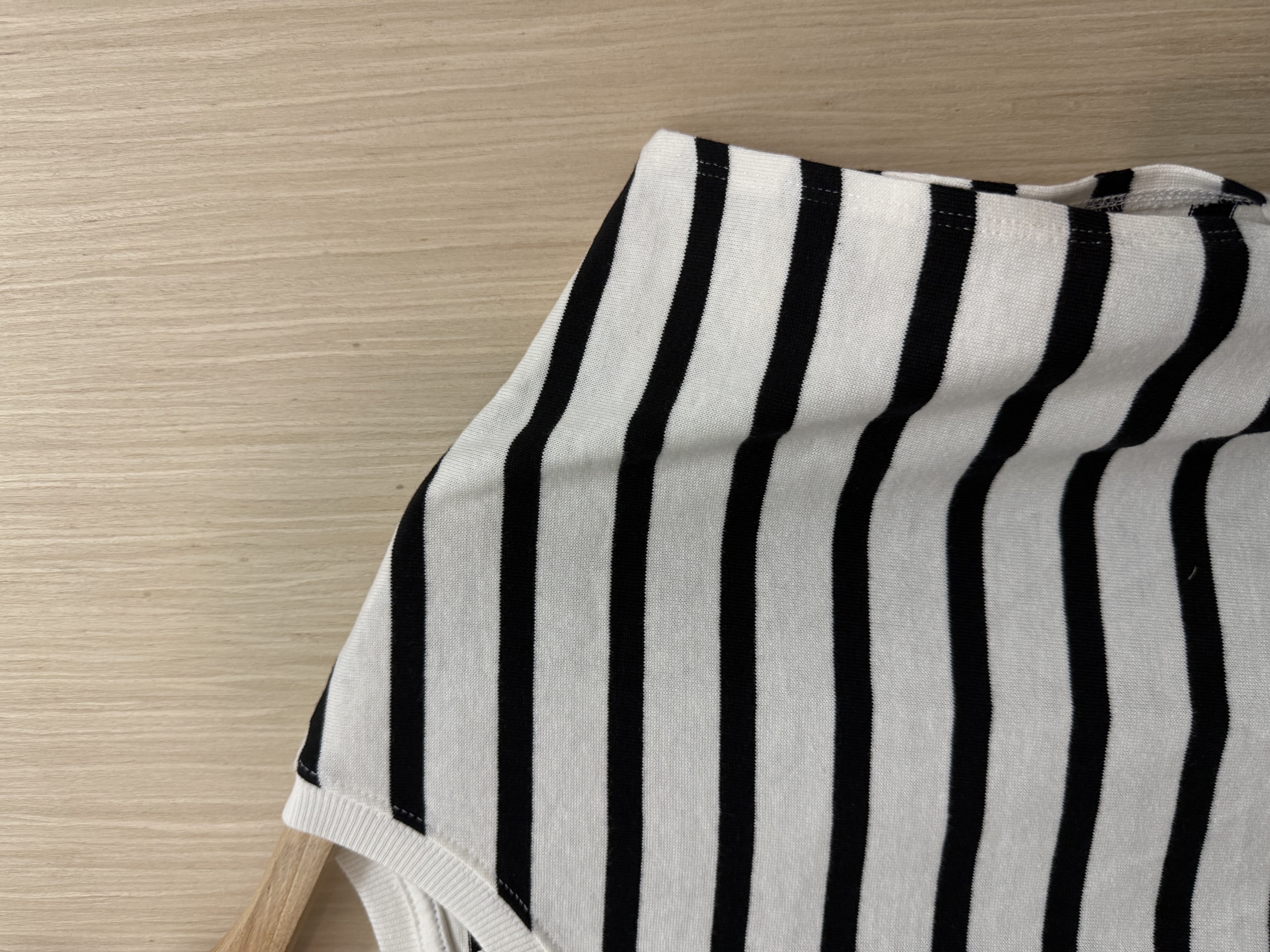 斜袖橫間𝐭𝐞𝐞（白𝐱黑）