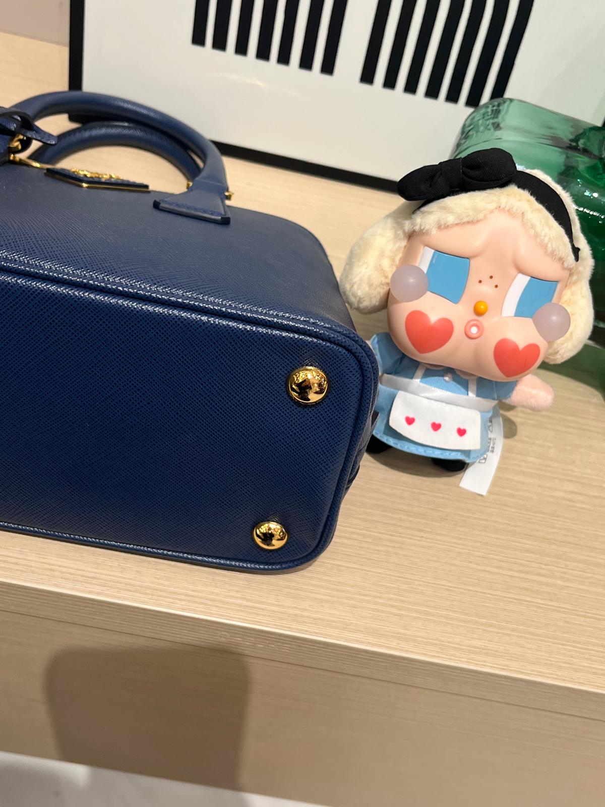 Prada 2way shoulder bag calfskin 100%Authentic,99%new ✅Strap✅Dust bag