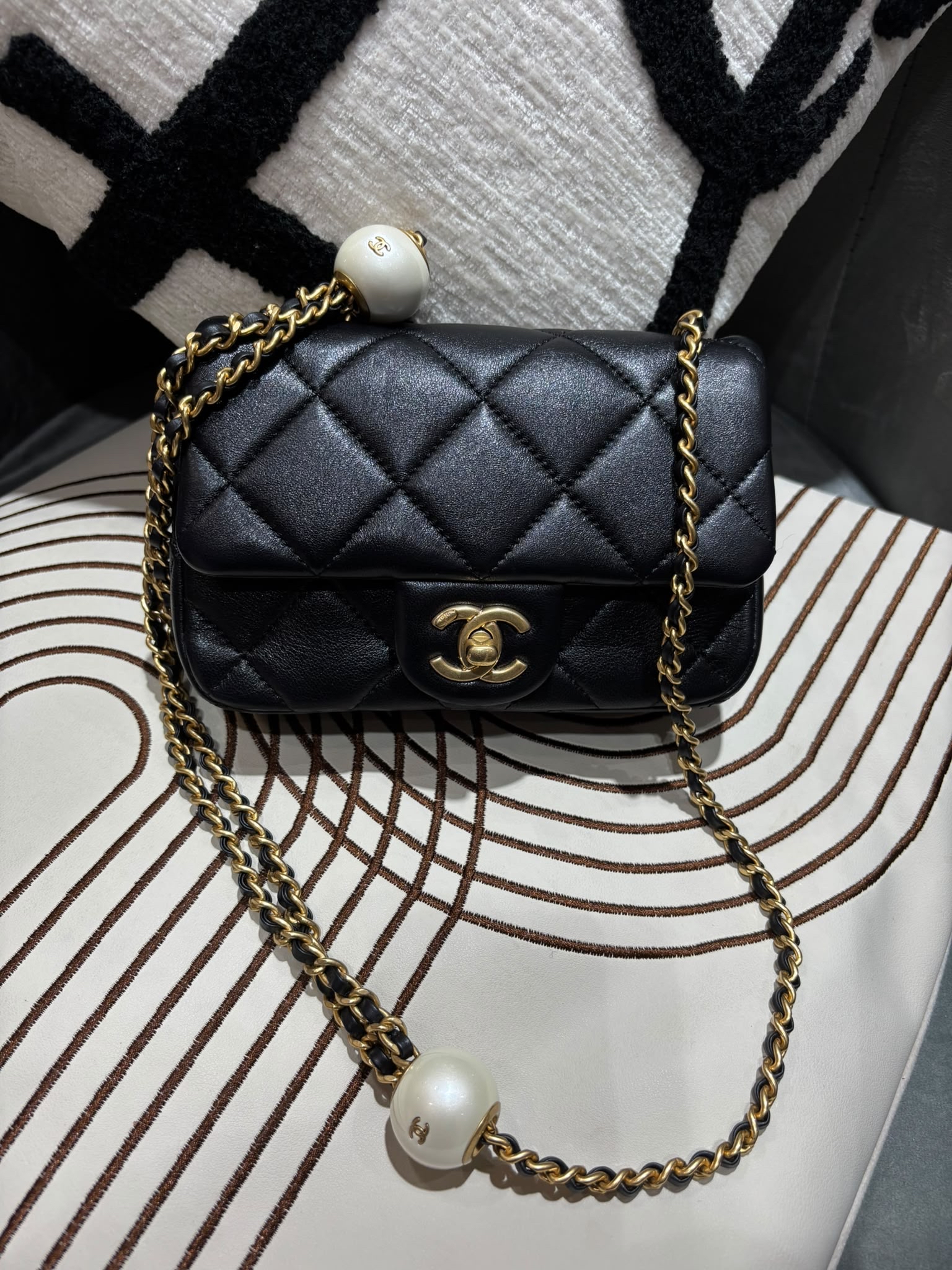 未使用品Chanel Mini Flap with Adjustable Pearls Chain 24S 雙球珍珠調節球 AS4868, 100%Authentic,Unused ✅晶片✅Dust bag✅Box