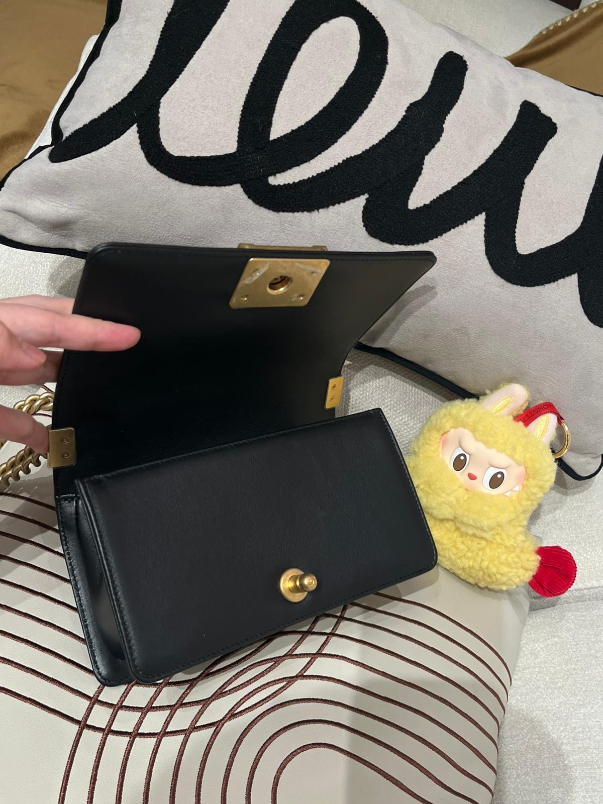 Chanel boy 20cm A67085 黑色牛皮金扣,100%Authentic ,98%new ✅晶片✅dust bag ✅盒