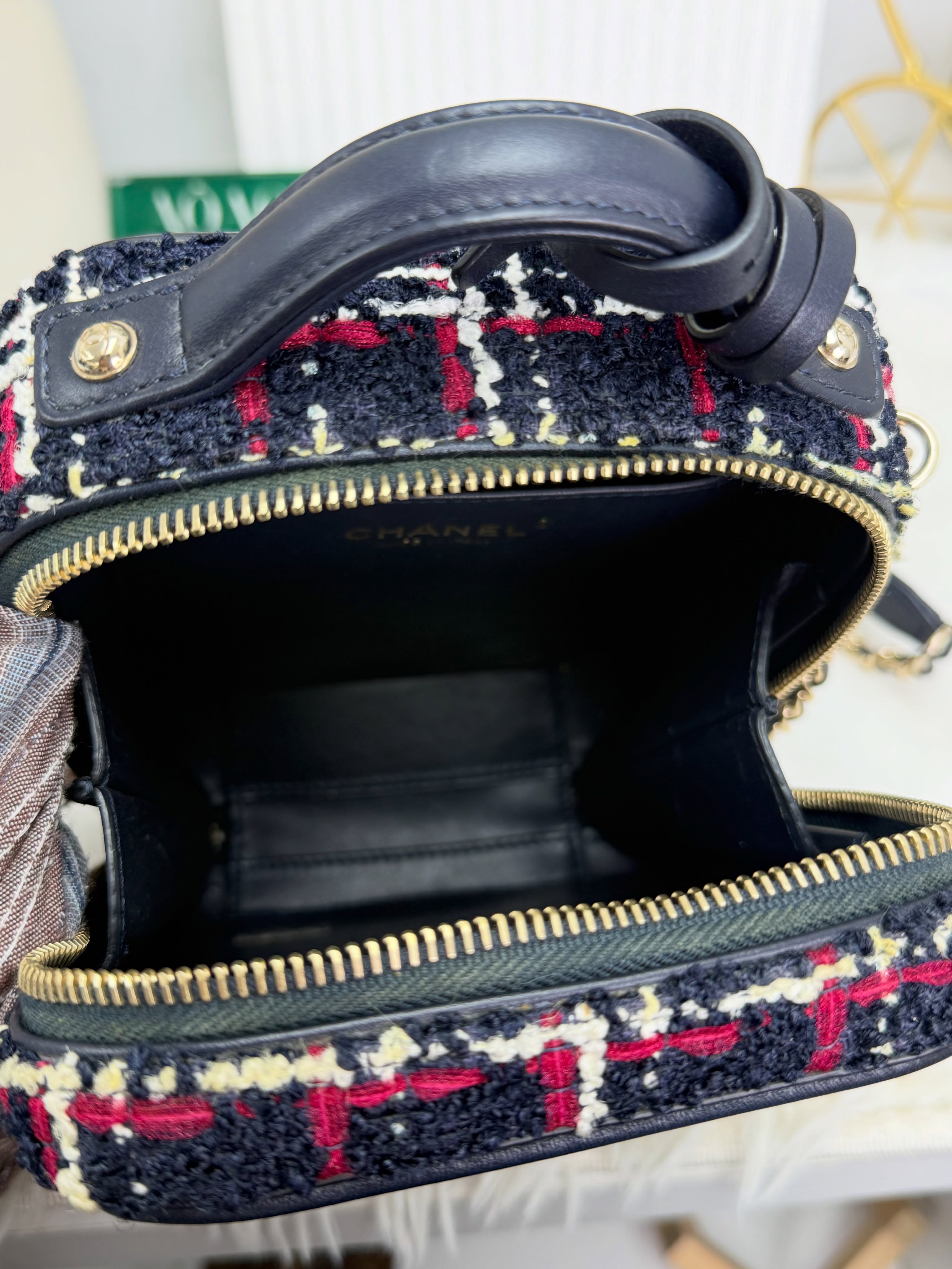 Chanel👜 PRE OWNED 🛍️Tweed 粗花呢豎版手提鏈條相機包💼30開 有塵袋 有卡❤️💙 
