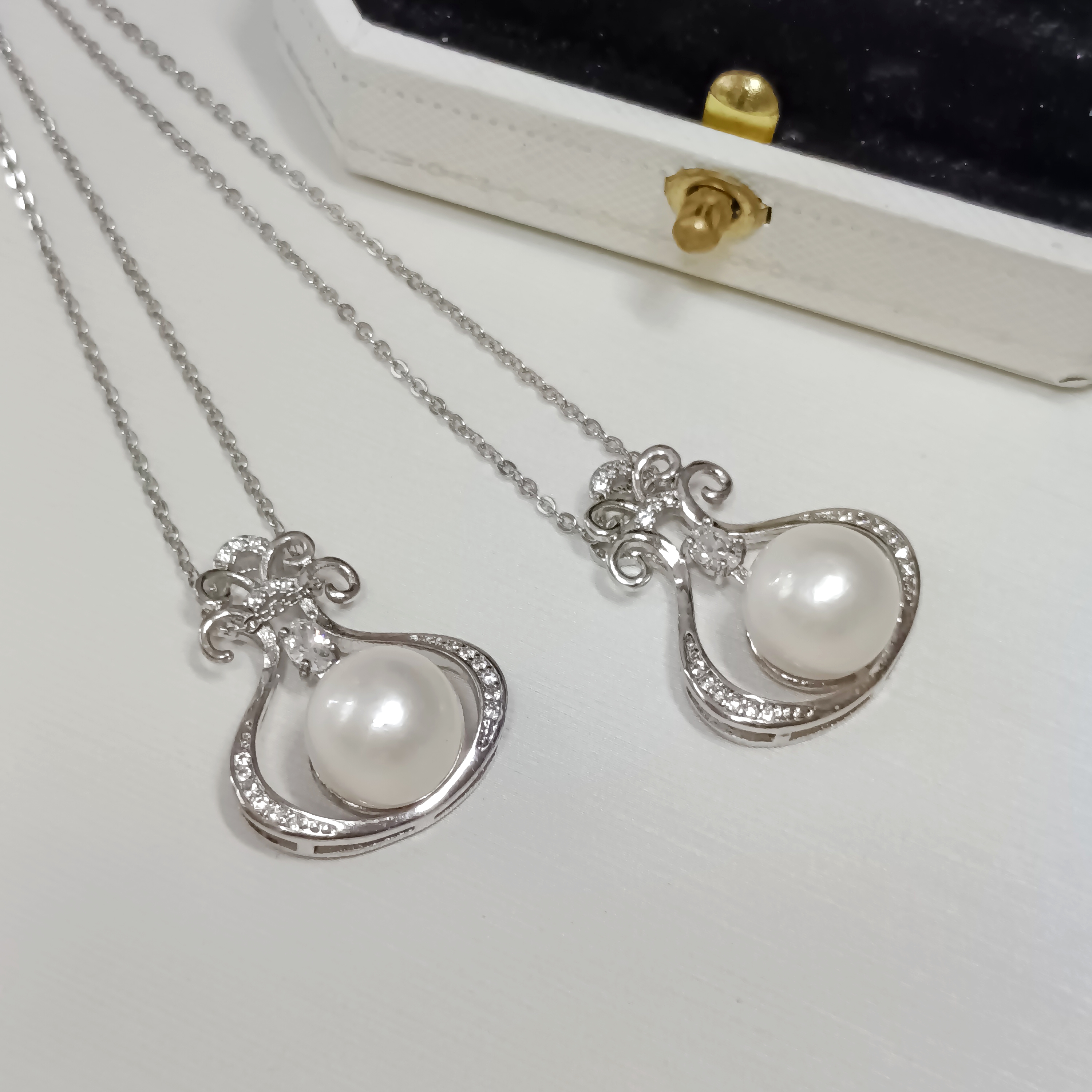 特價品‼️正圓極強光愛迪生冷光白珍珠注白金吊墜（送注白金鍊）