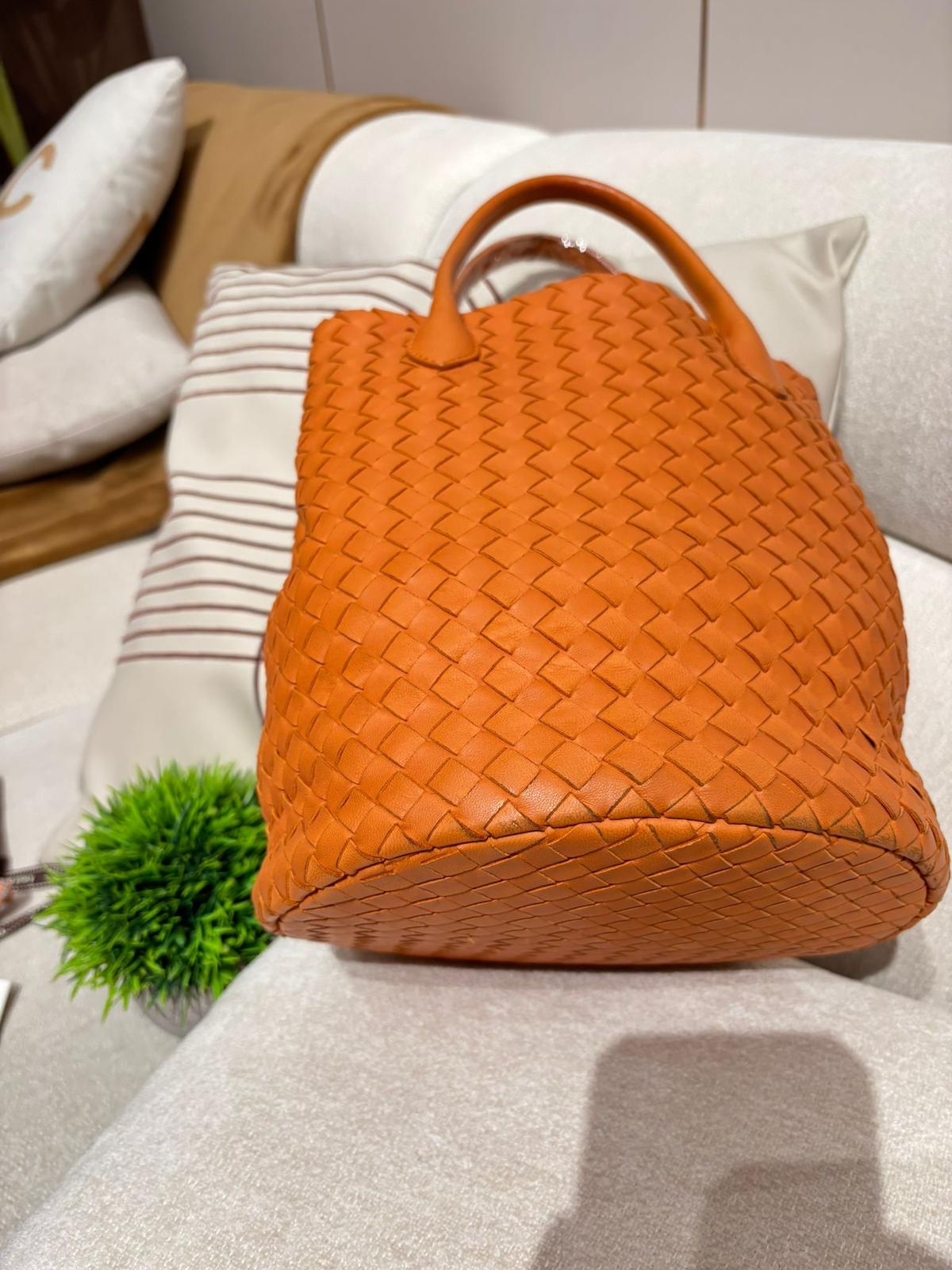 Bottega Veneta BV Bucket Bag 100%Authentic, 90%New